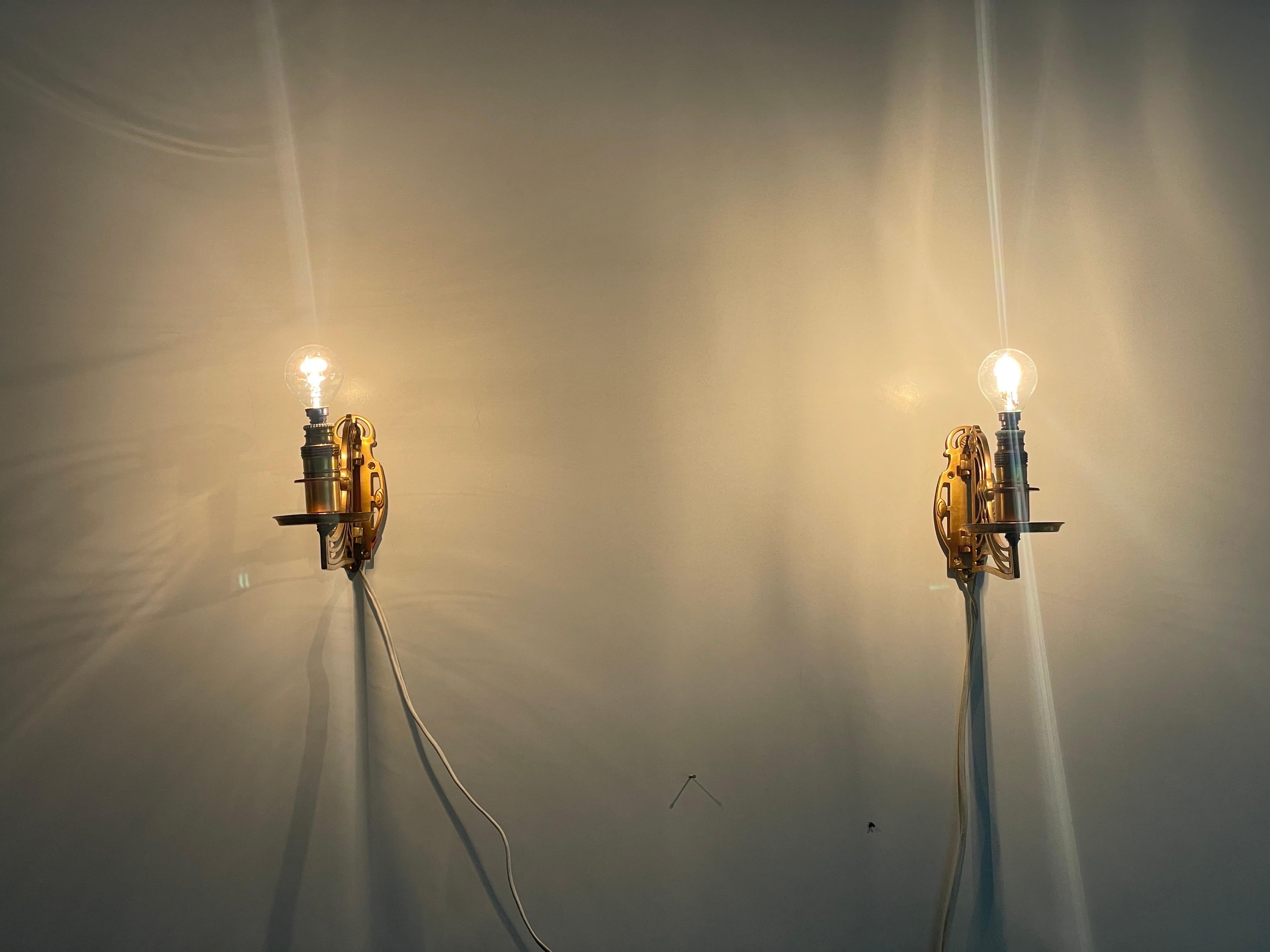 Exclusivo par de apliques Art Nouveau de latón, años 20, Alemania en venta 8