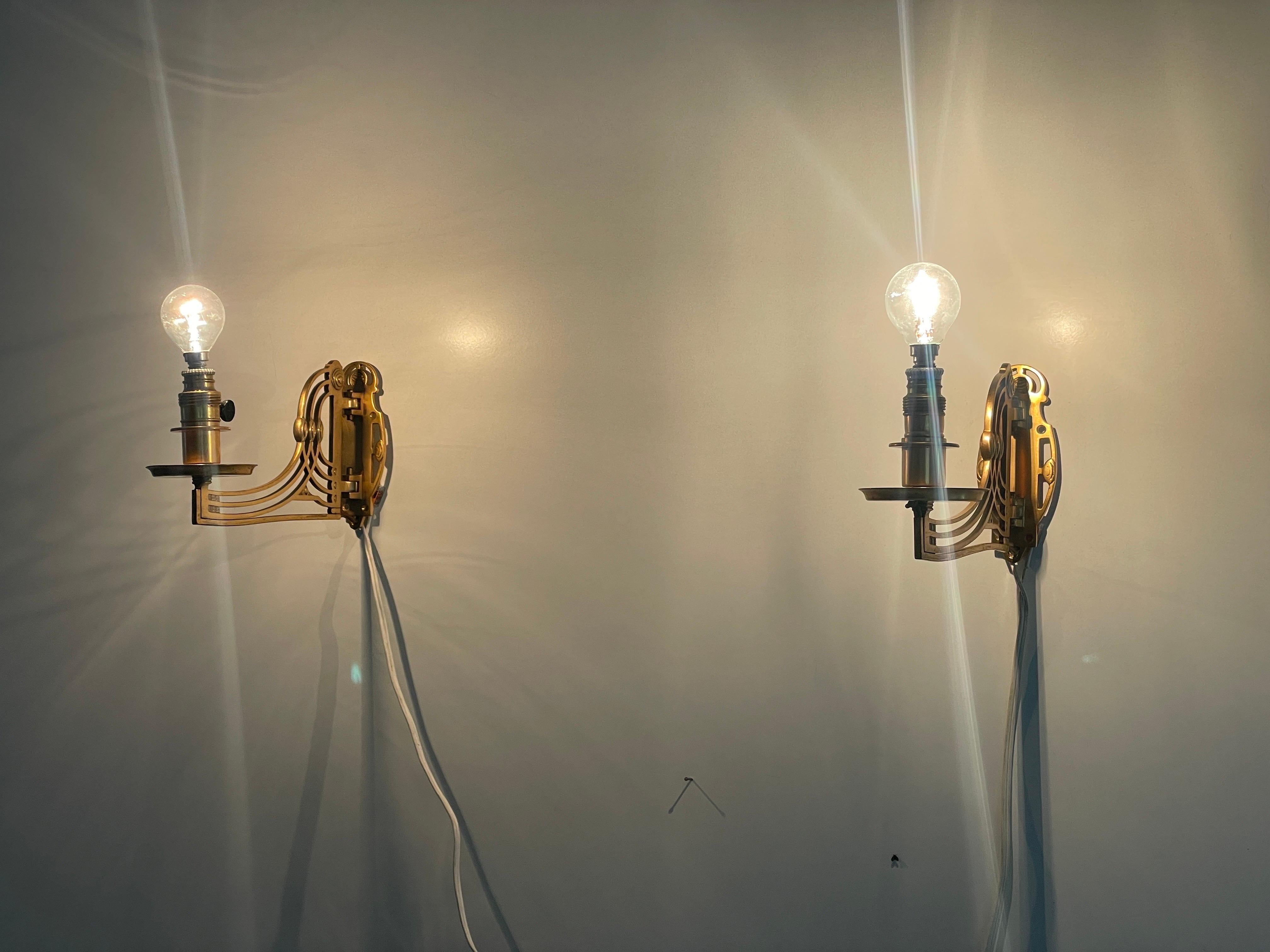 Exclusivo par de apliques Art Nouveau de latón, años 20, Alemania en venta 11