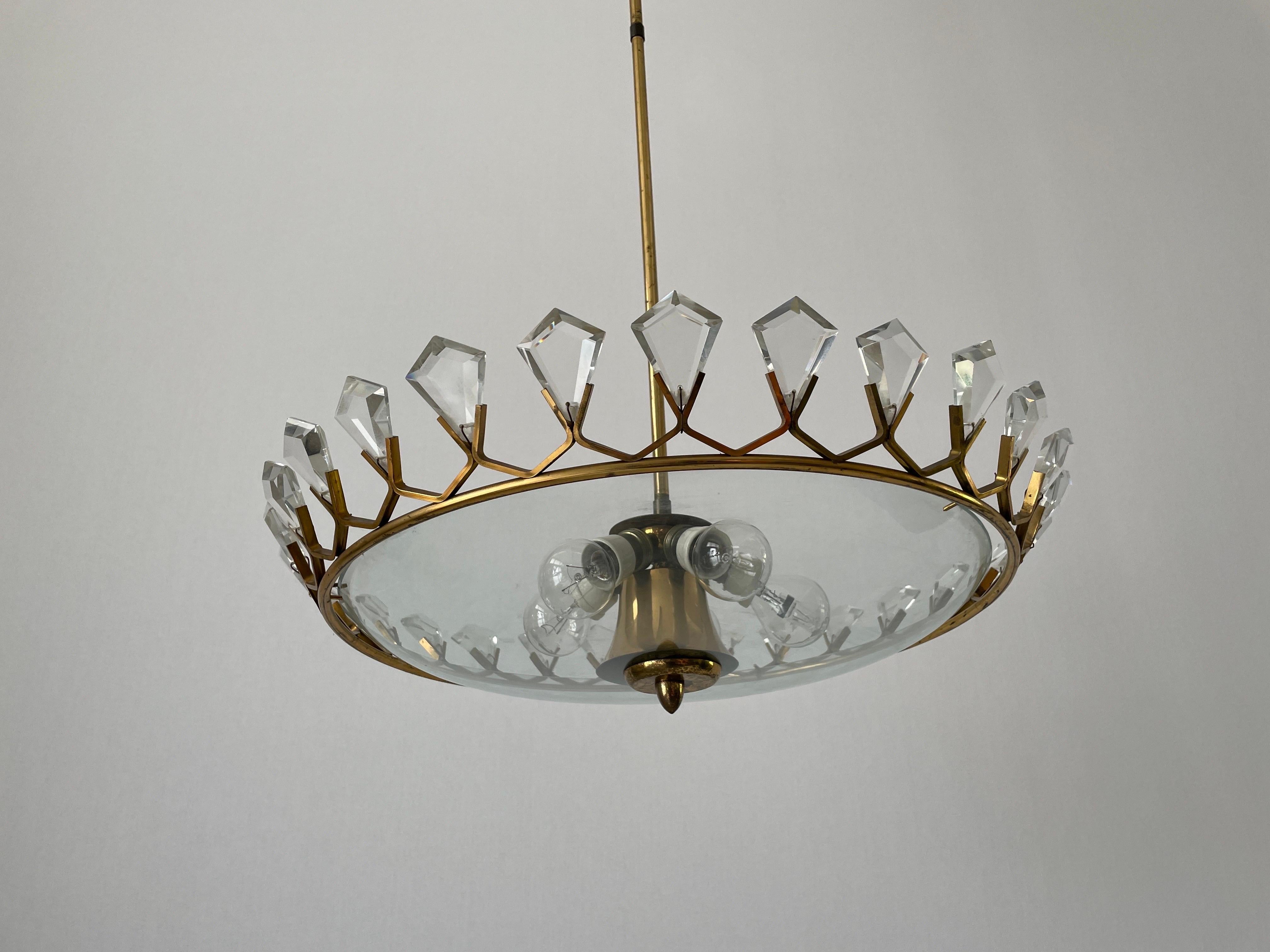 Plafonnier exclusif avec des pièces de verre en cristal en forme de diamant, années 1950, Italie Excellent état - En vente à Hagenbach, DE