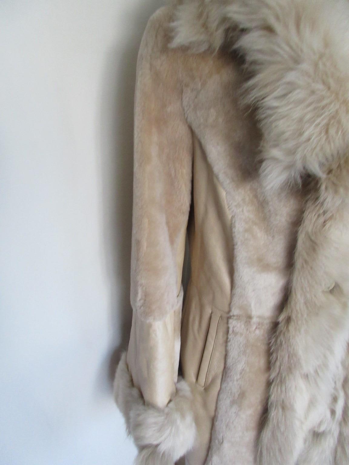 Exclusive Chique Lamb Shearling Fur Long Coat In Good Condition For Sale In Amsterdam, NL
