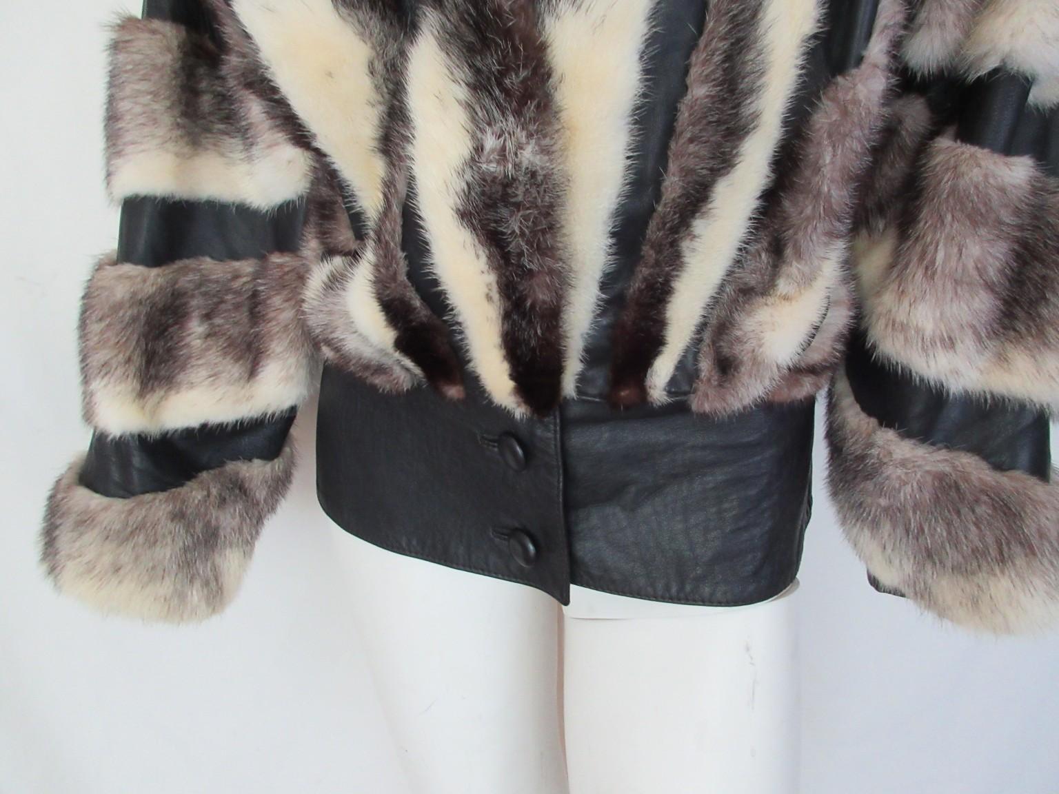 Gris Veste en cuir avec fourrure de vison Exclusive Cross en vente