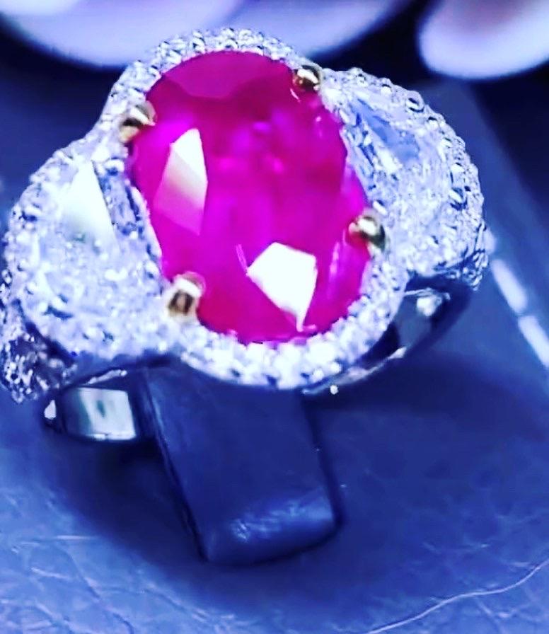 Exclusive Ct 3, 62 of Burma Ruby and Diamonds on Ring In New Condition For Sale In Massafra, IT