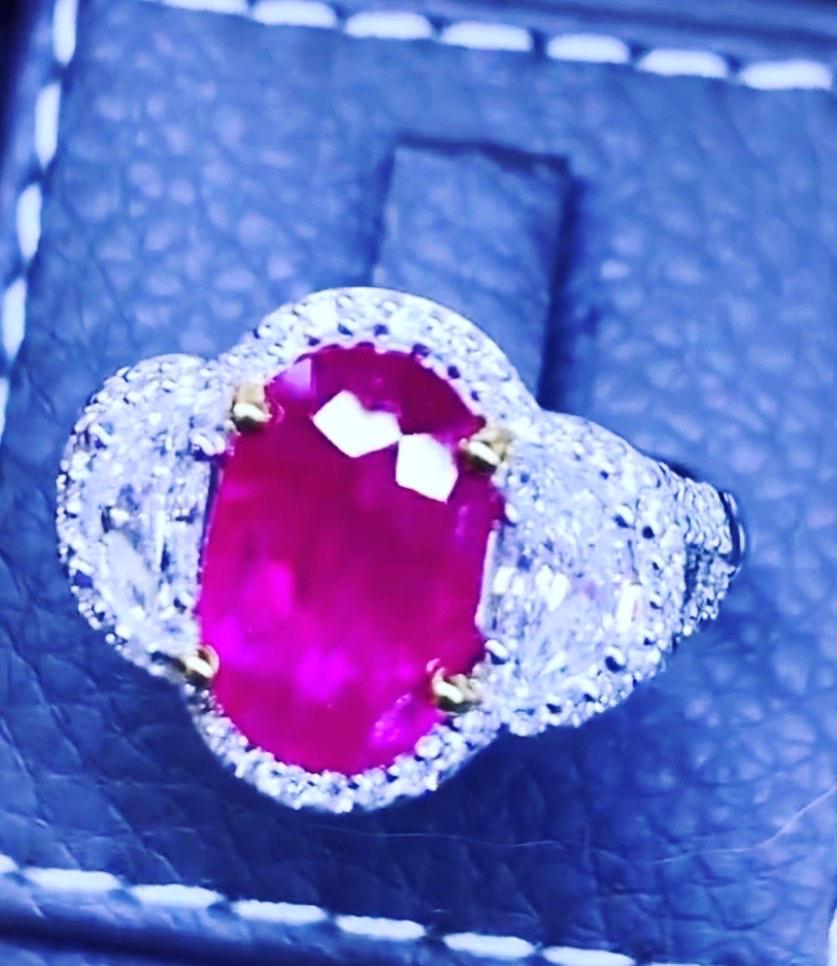 Women's Exclusive Ct 3, 62 of Burma Ruby and Diamonds on Ring For Sale