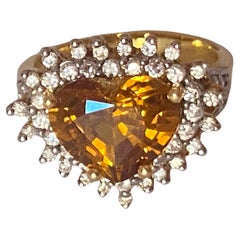 Bague exclusive sertie d'un saphir taille cœur de 4,41 carats et de diamants
