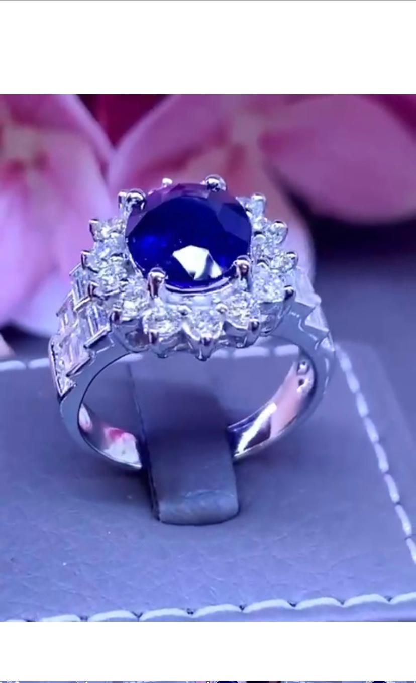Exclusive Ct 5, 28 of Royal Blue Sapphire and Diamonds on Ring In New Condition For Sale In Massafra, IT