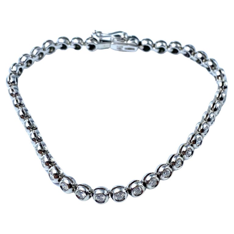 Sparkling tennis bracelet signed Damiani, Italy.
Crafted in 18K white gold, it mounts 40 brilliant-cut natural diamonds for a total carat weight of over 2.0 ct.
Excellent condition, like new
