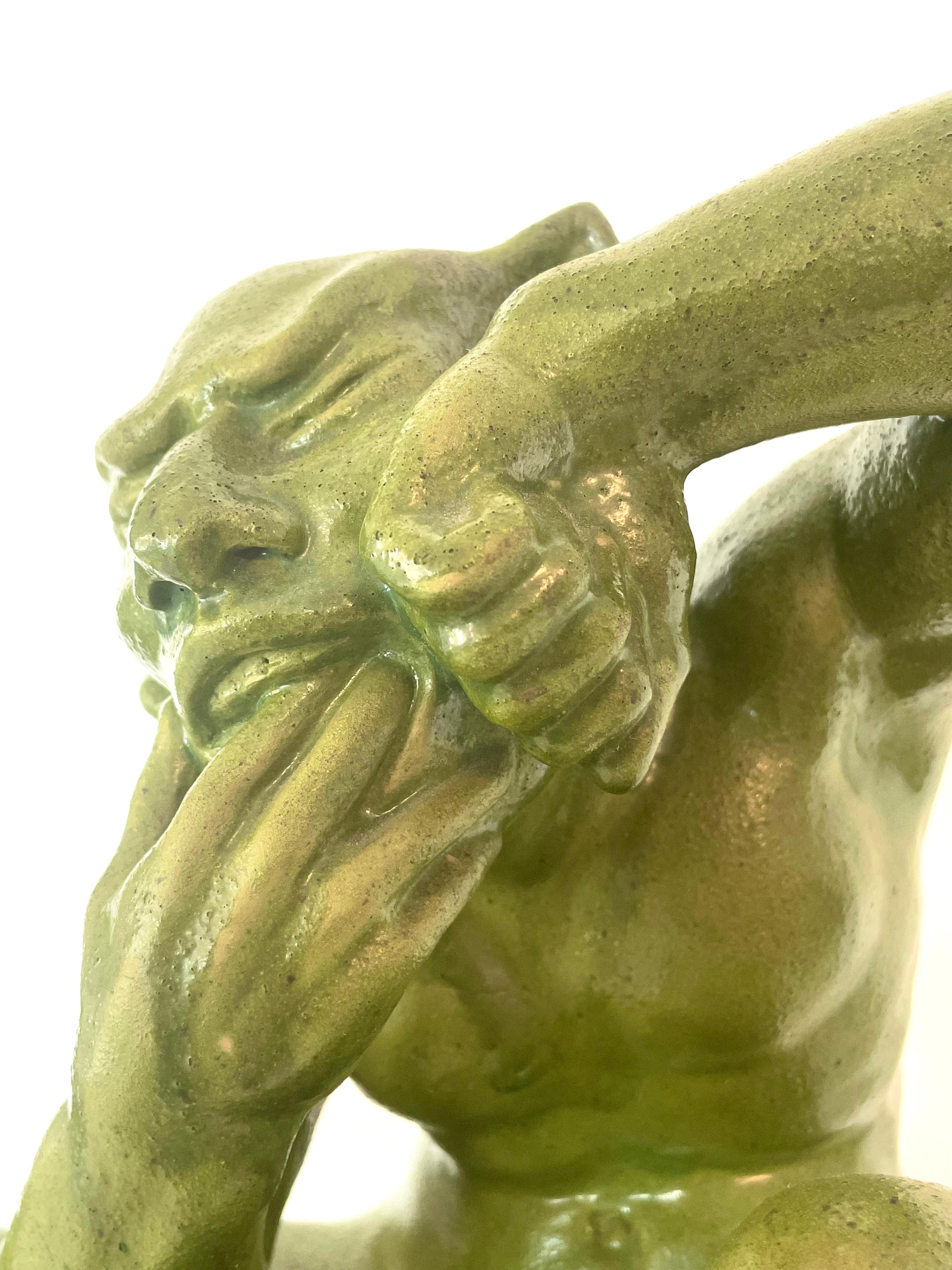 Exklusive dänische Skulptur eines großen grün glasierten Kobolds aus dem frühen 20. (Art nouveau) im Angebot