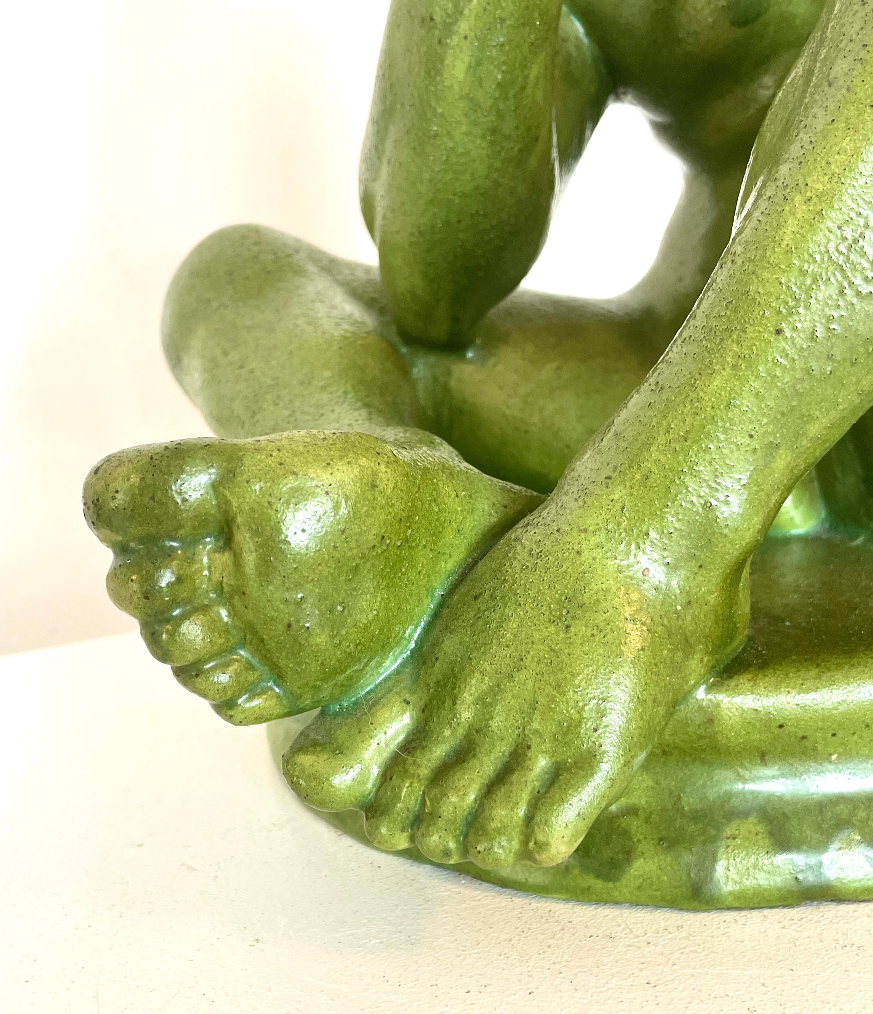 Exklusive dänische Skulptur eines großen grün glasierten Kobolds aus dem frühen 20. (Glasiert) im Angebot