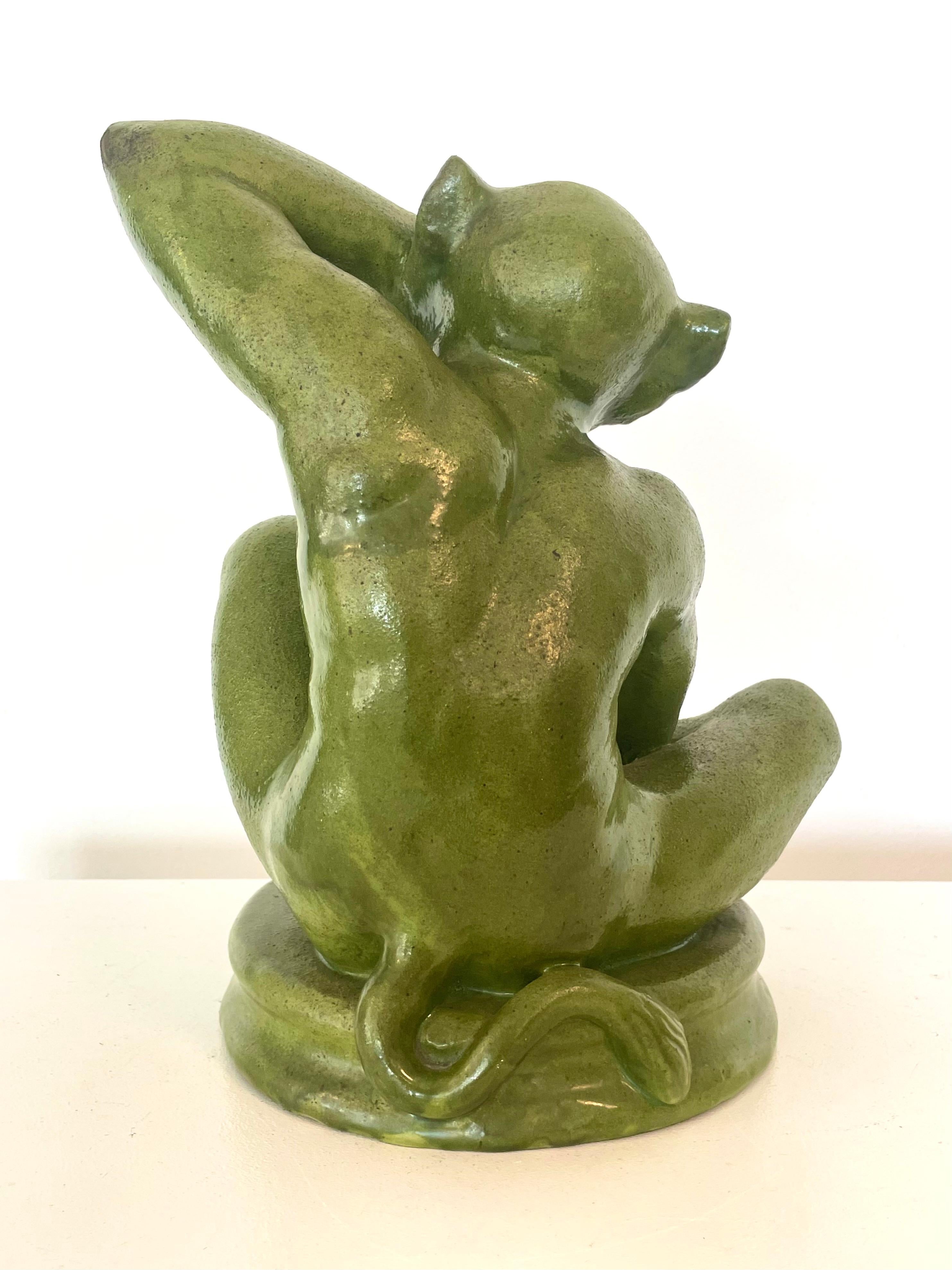 Exklusive dänische Skulptur eines großen grün glasierten Kobolds aus dem frühen 20. (20. Jahrhundert) im Angebot