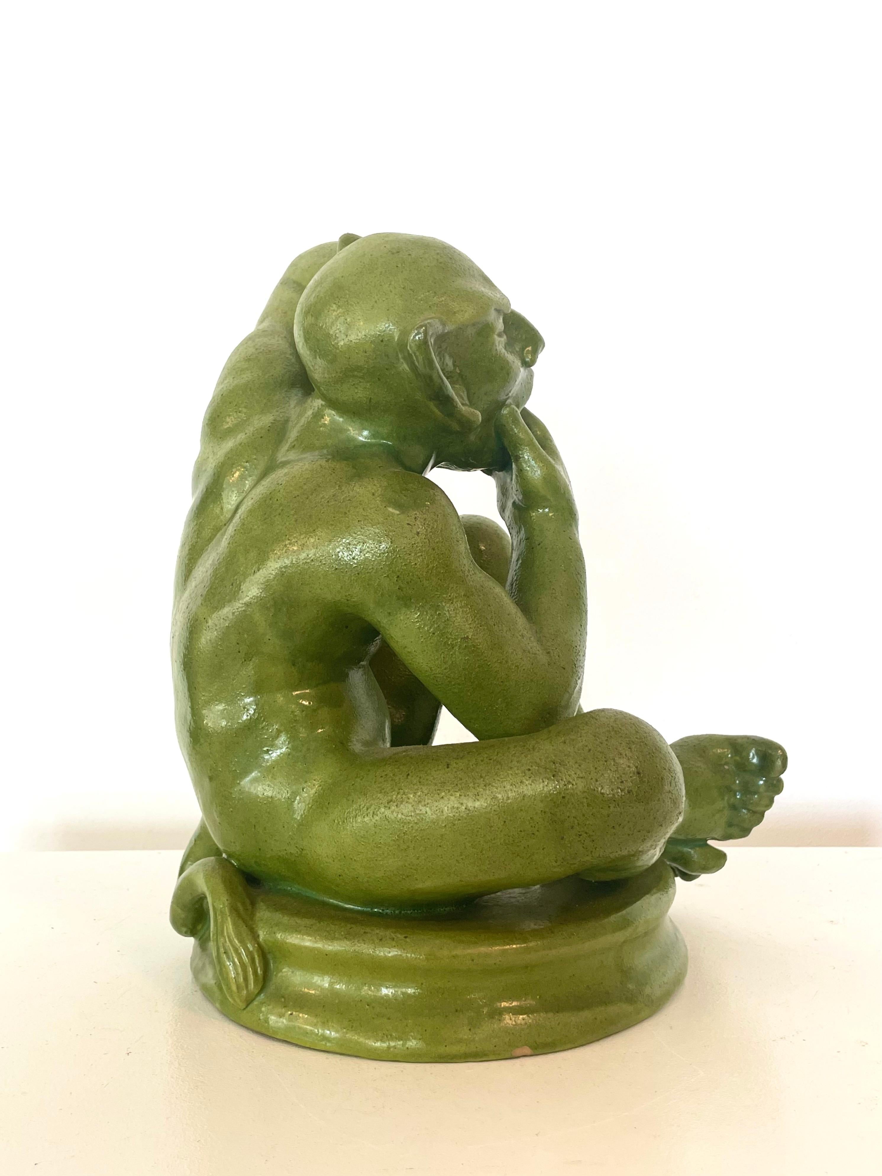 Exklusive dänische Skulptur eines großen grün glasierten Kobolds aus dem frühen 20. im Angebot 1