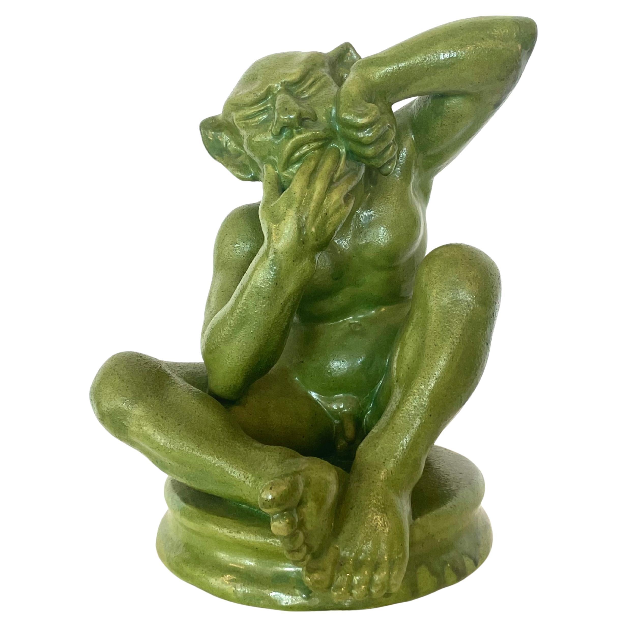 Exklusive dänische Skulptur eines großen grün glasierten Kobolds aus dem frühen 20. im Angebot