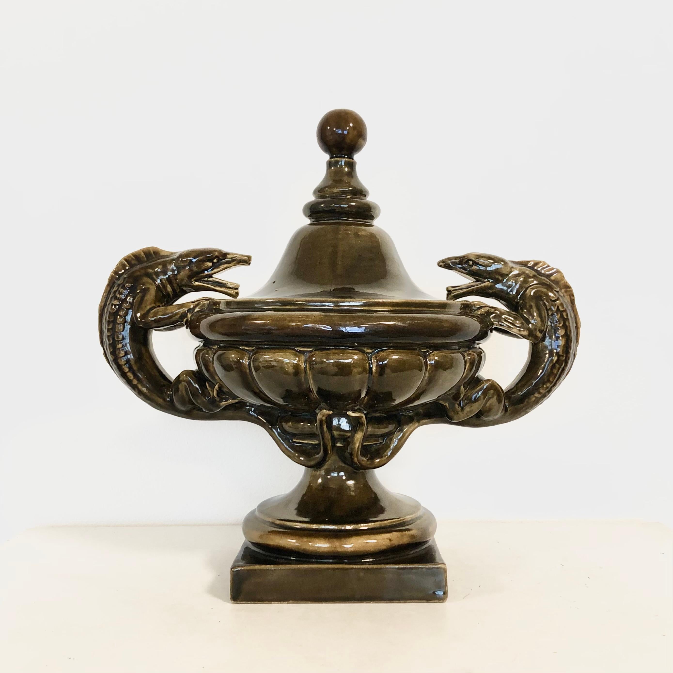 Exclusiva escultura danesa Jugend 1900 de cerámica artística con criaturas míticas en venta 1