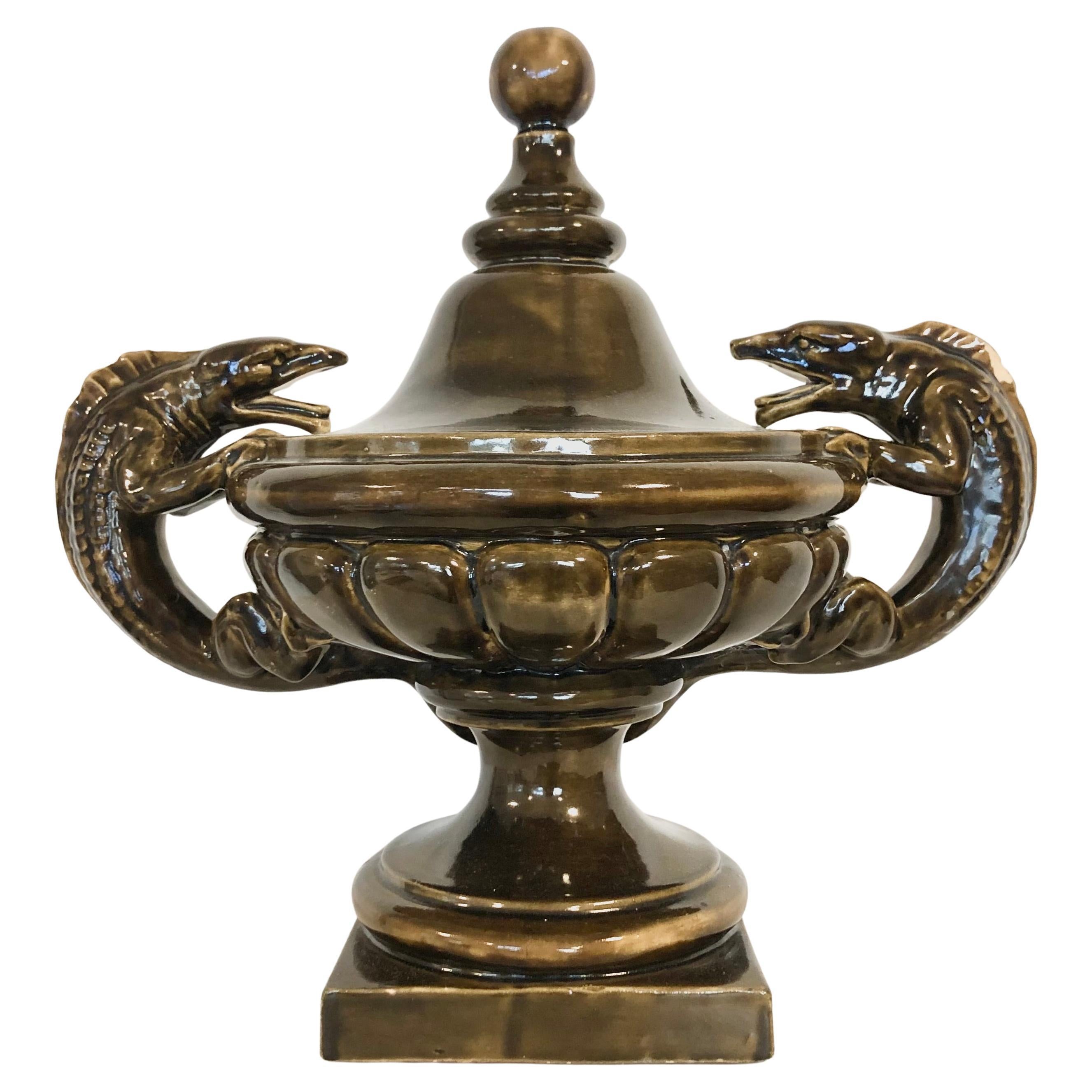 Exclusiva escultura danesa Jugend 1900 de cerámica artística con criaturas míticas en venta