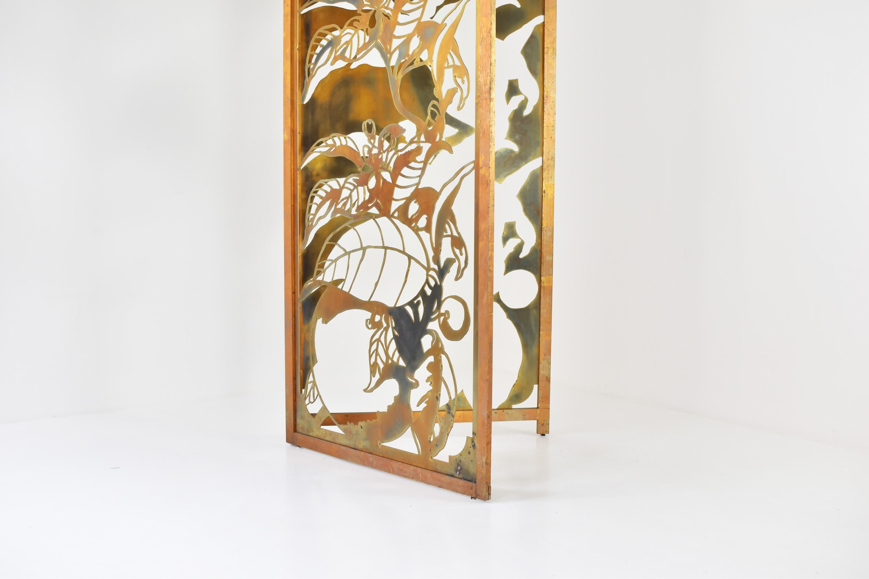 Exclusive decorative folding screen designed for Belgian fashion designer Dries Van Noten in the 1980's. A limited edition of 11 screens where made and exclusively here for sale. Each screen is custom made and unique shaped. Made out of laser-cut