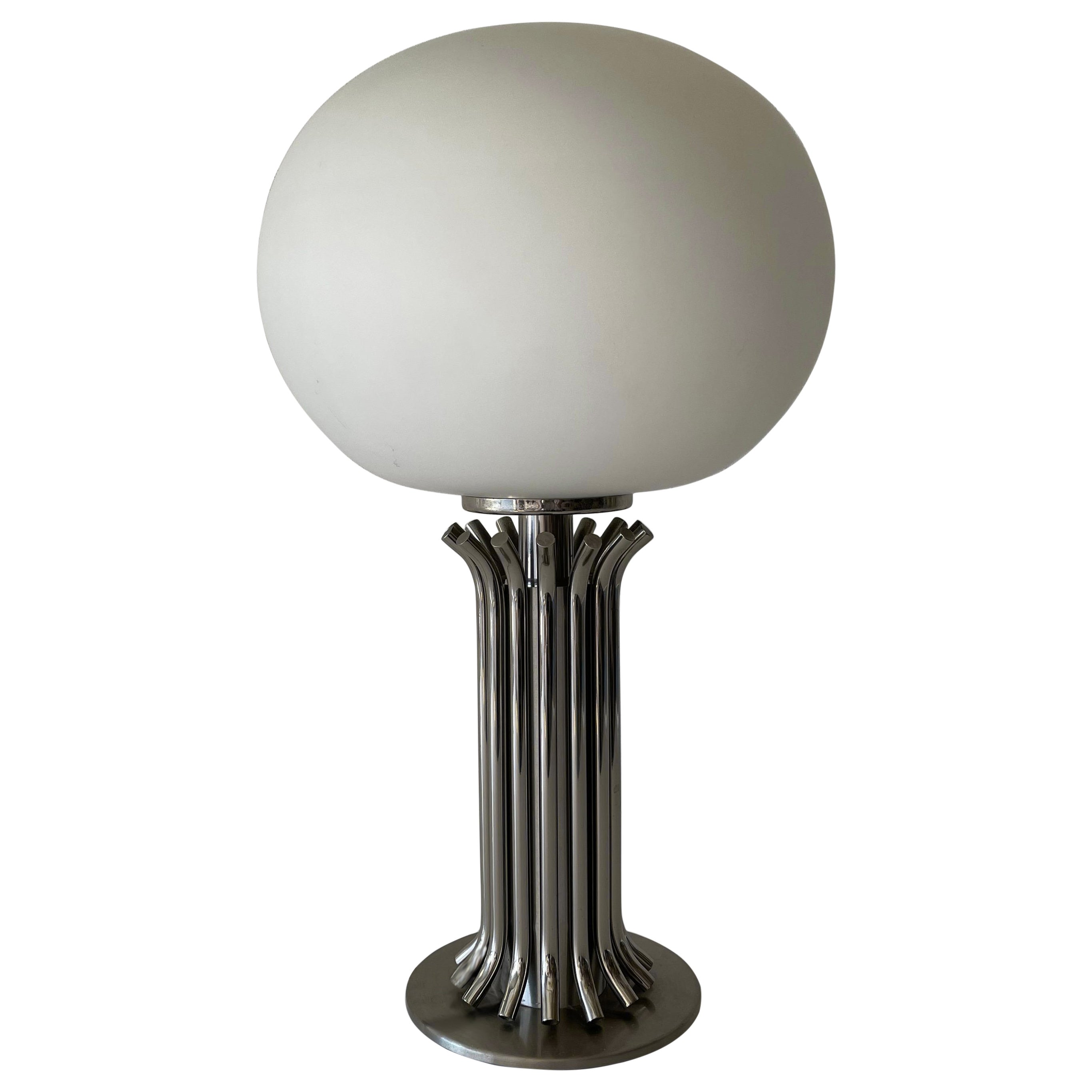 Lámpara de mesa de cromo y cristal opalino Exclusive Design, años 70, Italia