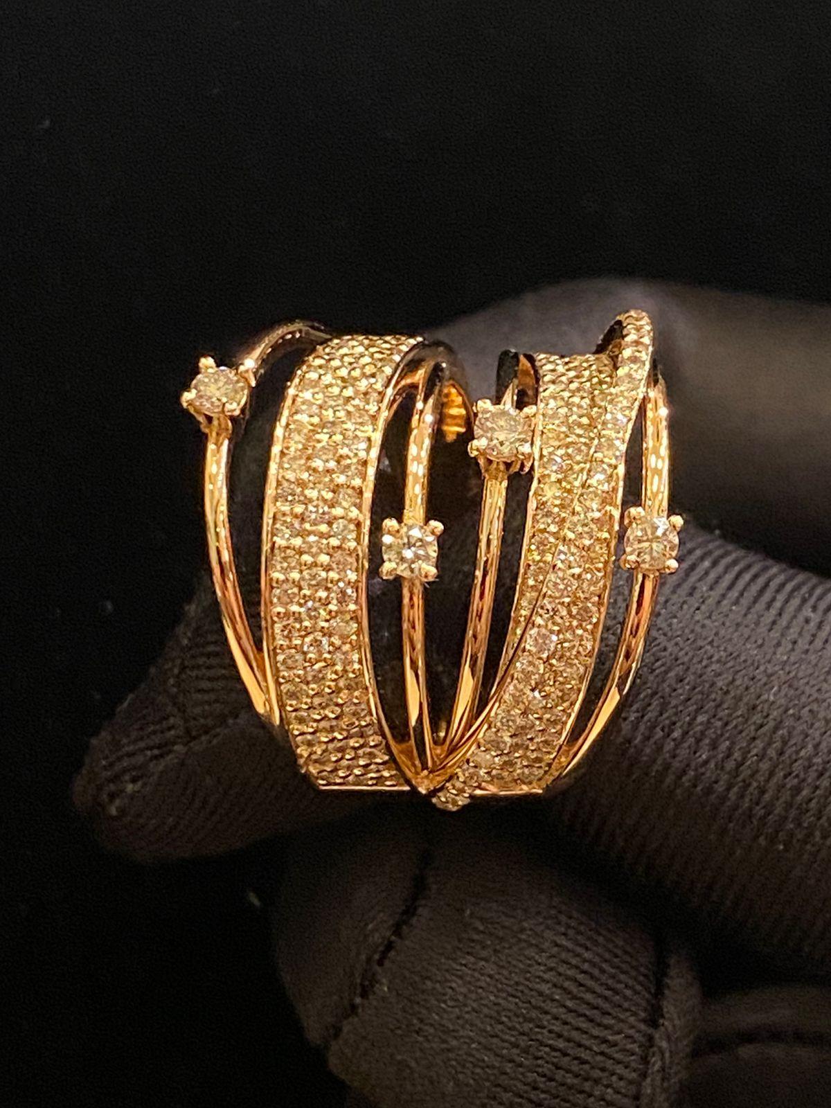 Exclusive Design in Gold with 1, 92 Ct of Diamonds In New Condition For Sale In Massafra, IT