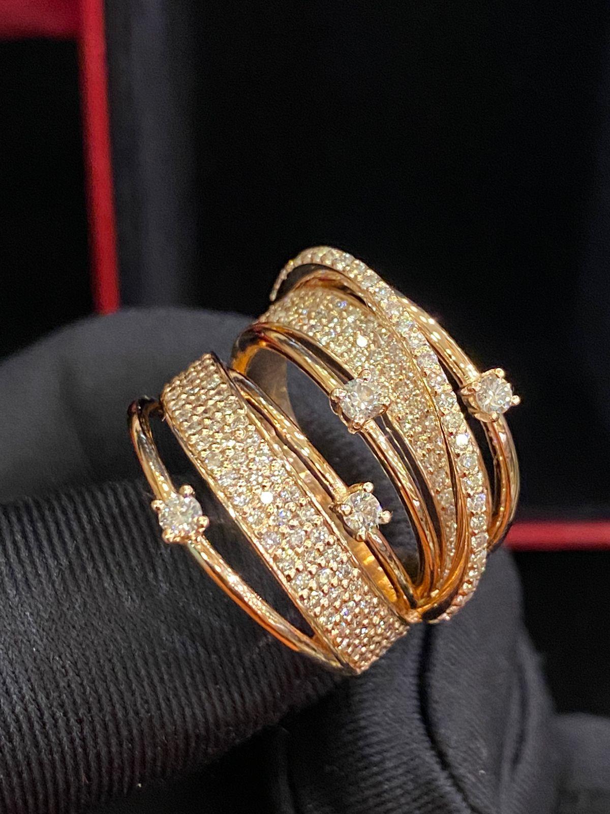 Women's Exclusive Design in Gold with 1, 92 Ct of Diamonds For Sale