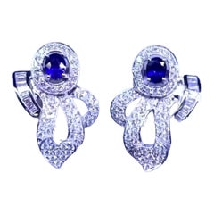 Design exclusif avec 3, 38 carats de saphirs de Ceylan et de diamants sur les boucles d'oreilles