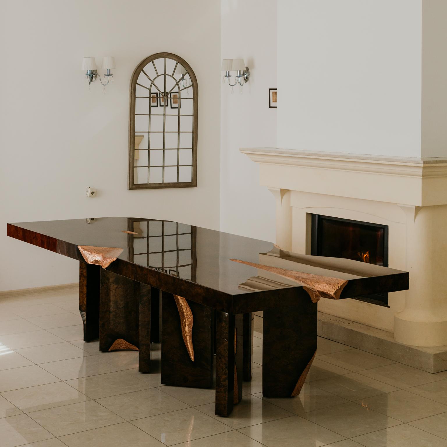 Moderner eklektischer Esstisch oder Büro, Konferenztisch mit Pappelwurzeln, Kupfer  (Gehämmert) im Angebot