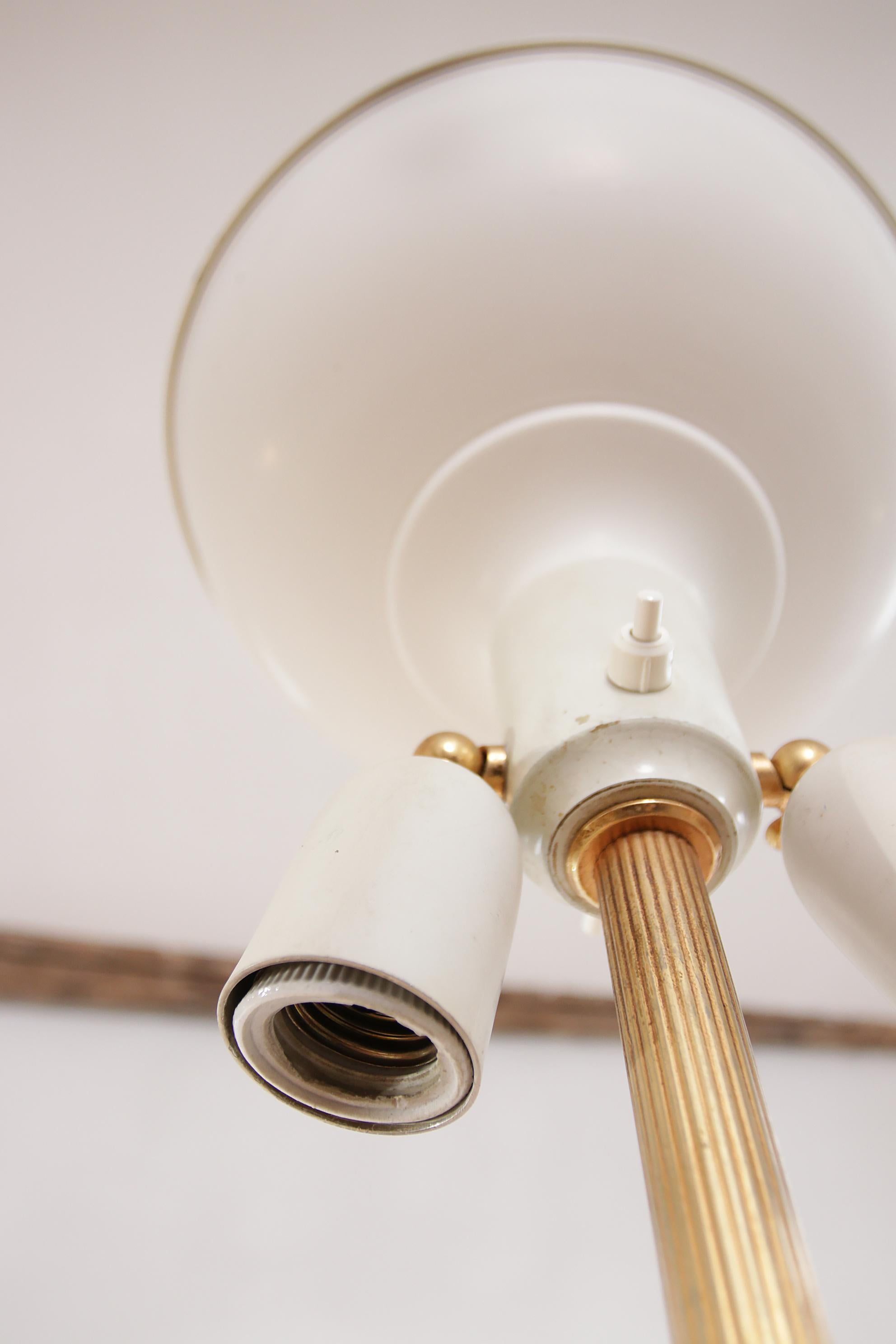 Exklusive Stehlampe aus vergoldetem Metall im Empire-Stil 1950''s im Angebot 4