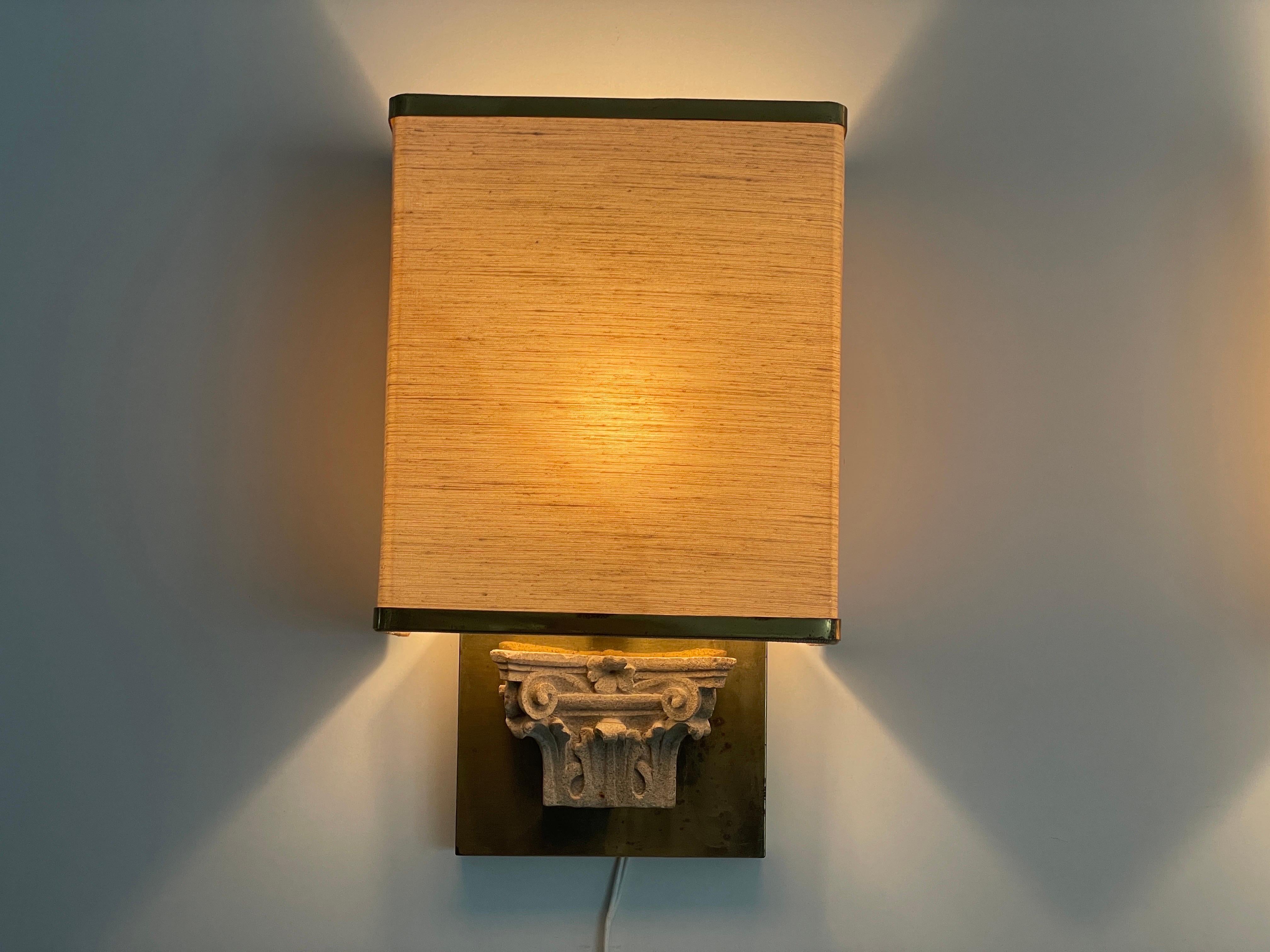 Paire d'appliques exclusives en tissu, pierre et laiton, années 1960, Italie en vente 7