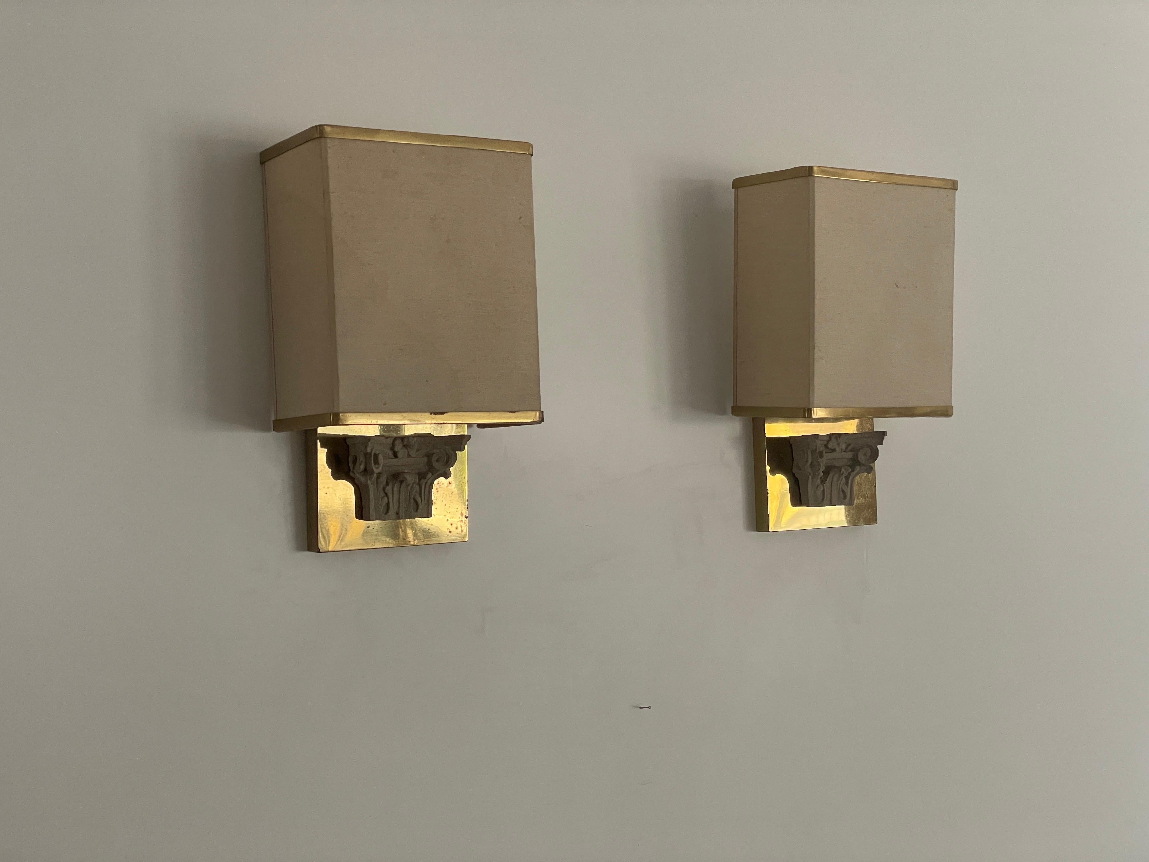 Paire d'appliques exclusives en tissu, pierre et laiton, années 1960, Italie

Très belles appliques de haute qualité.

Les lampes sont en très bon état. ( il n'y a qu'une petite fissure sur la pierre d'une des lampes )

Ces lampes fonctionnent avec
