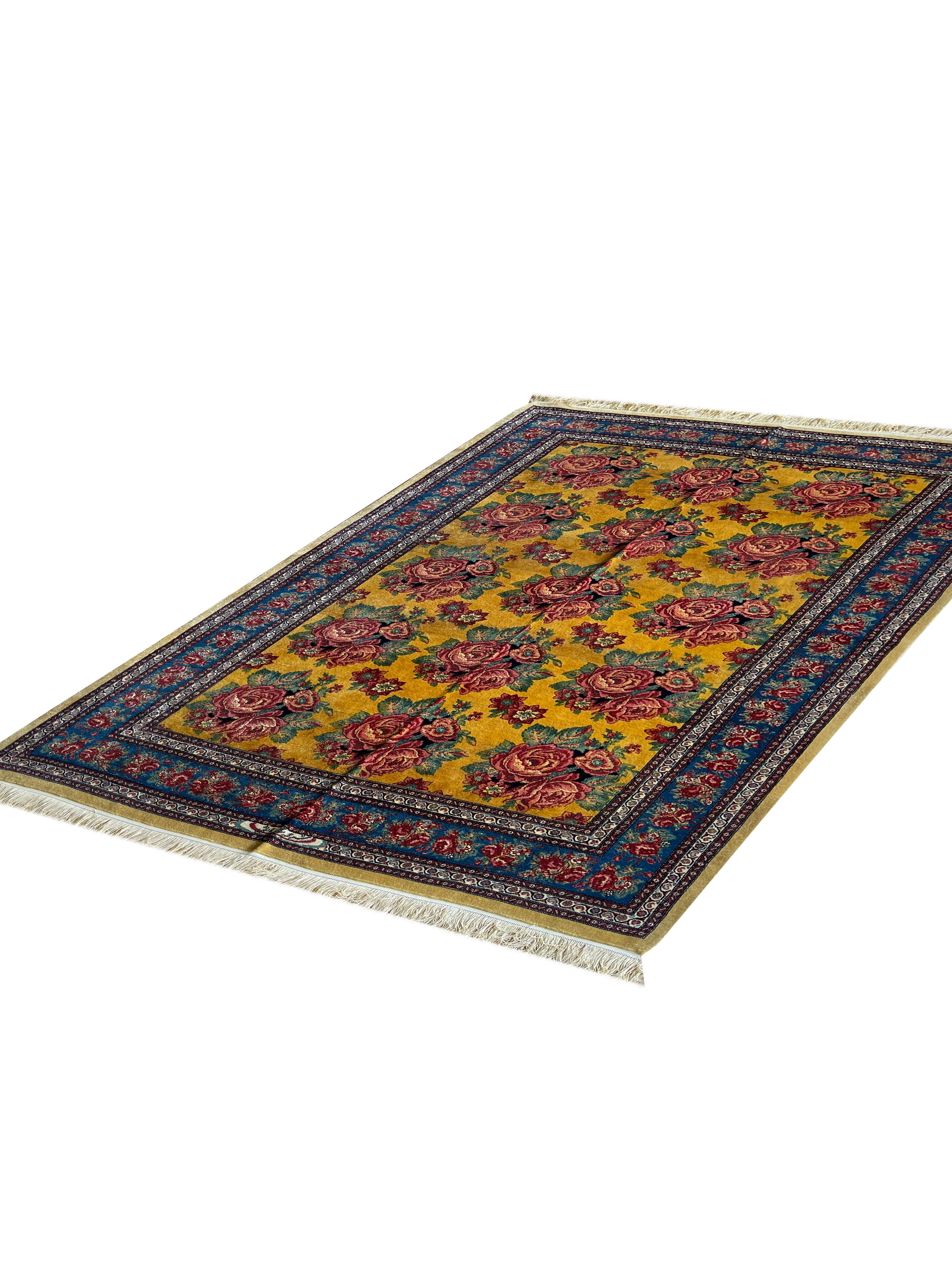  Handgewebter Teppich in Gold aus Seide mit Blumenmuster, Kurdischer Orientteppich (Art déco) im Angebot