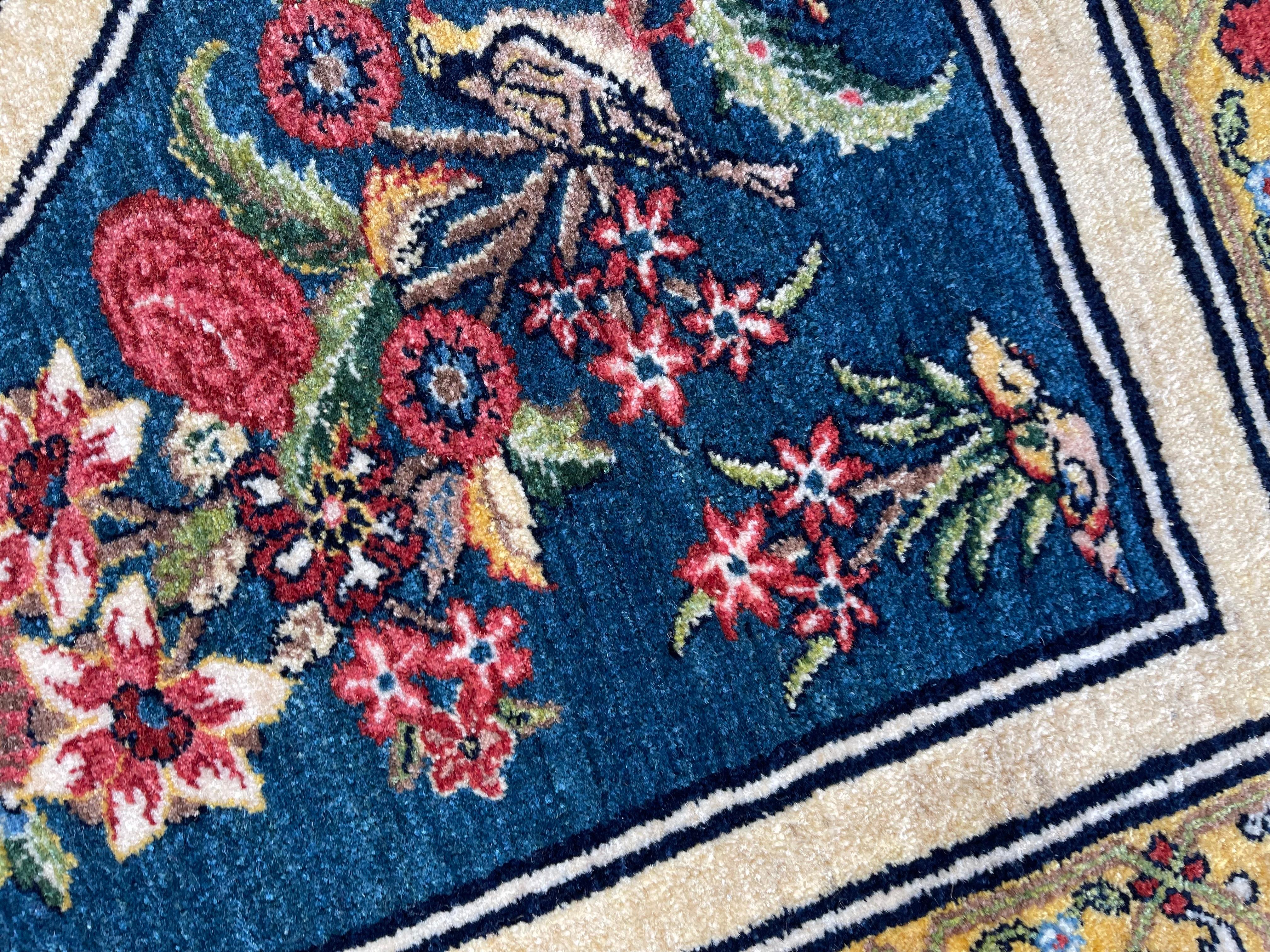 Tapis à fleurs exclusif, tapis en soie dorée et Kurk tissé à la main, tapis d'Orient kurde en vente 3