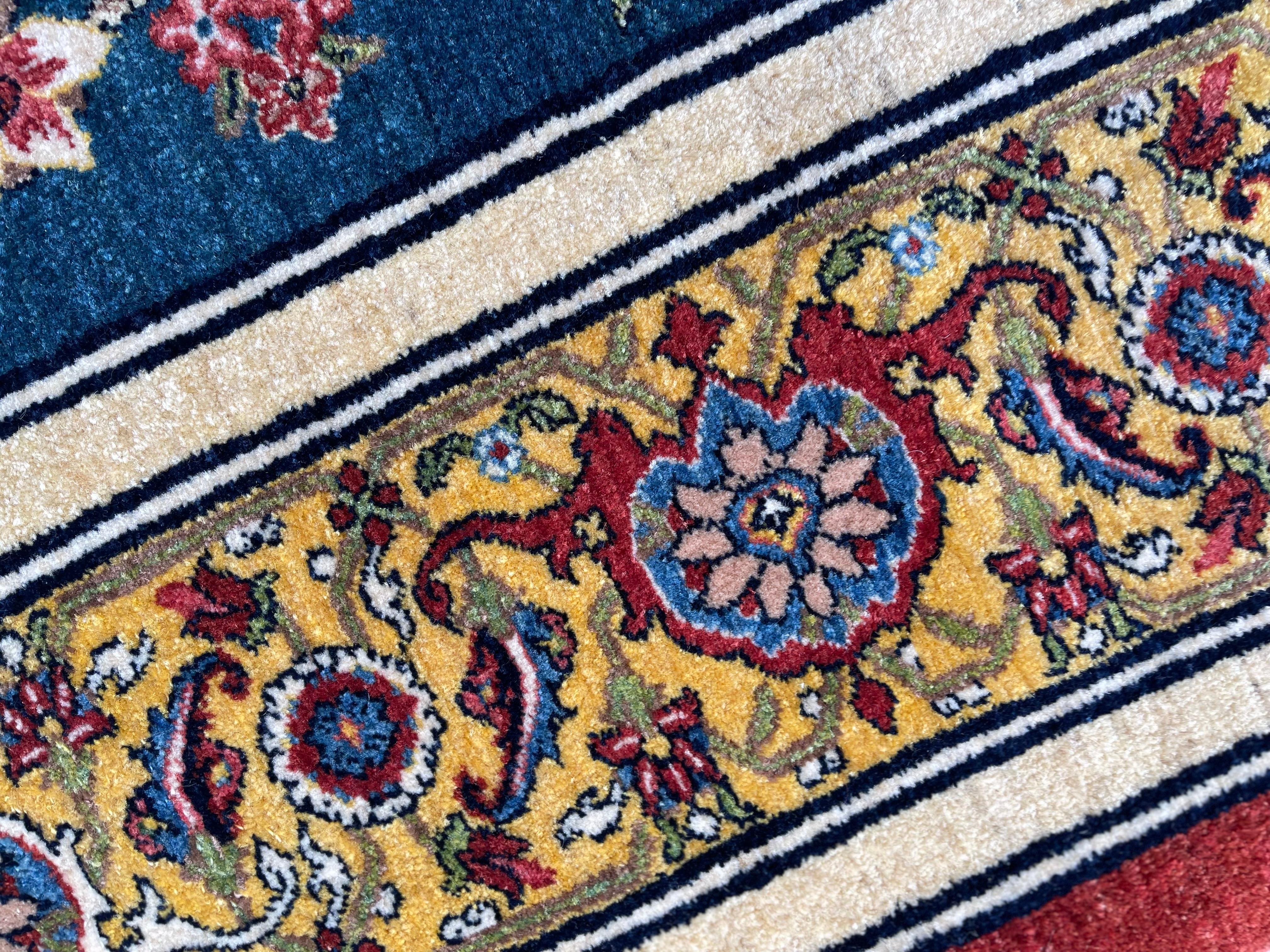 Tapis à fleurs exclusif, tapis en soie dorée et Kurk tissé à la main, tapis d'Orient kurde en vente 4