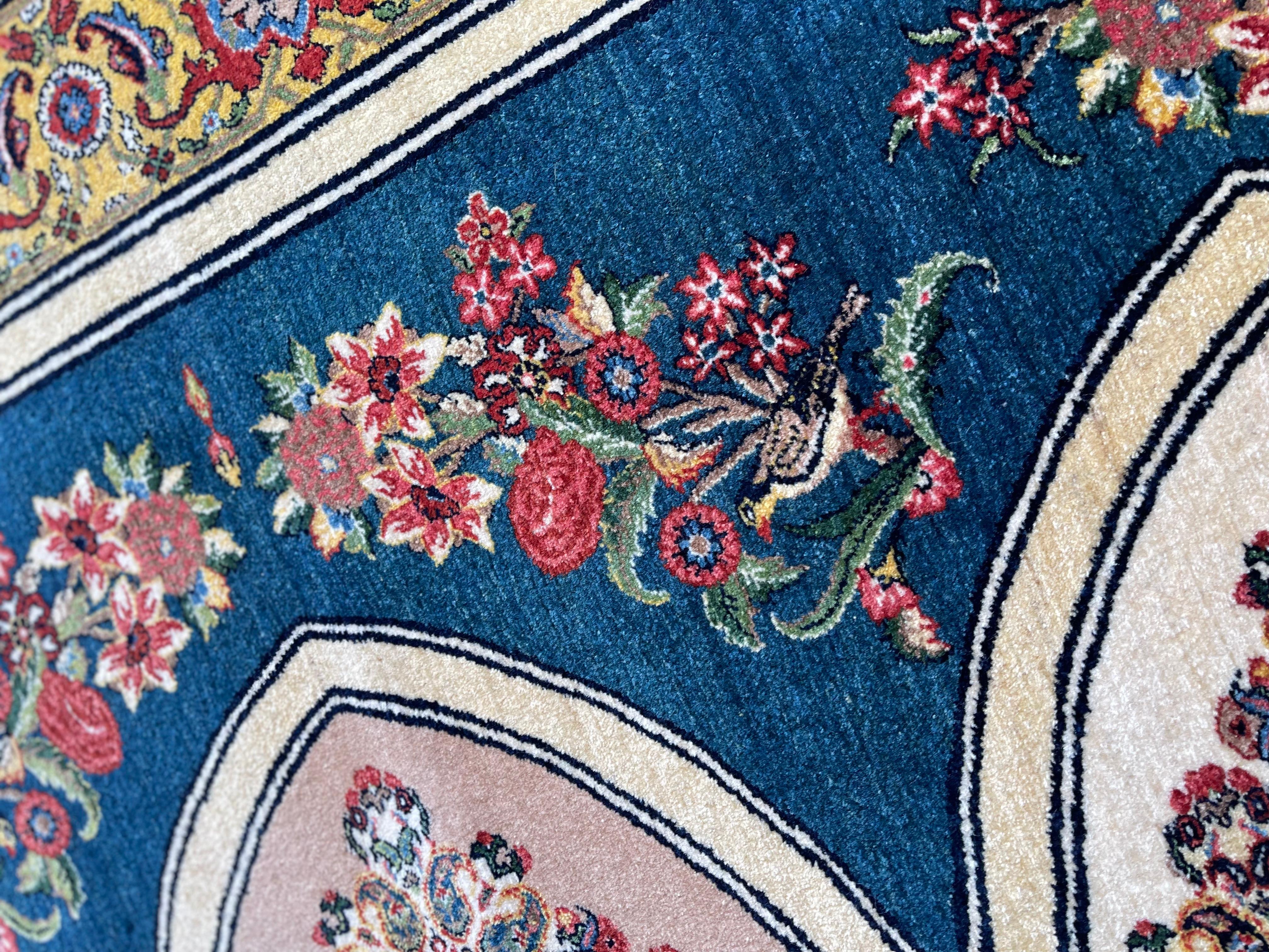 Tapis à fleurs exclusif, tapis en soie dorée et Kurk tissé à la main, tapis d'Orient kurde en vente 8