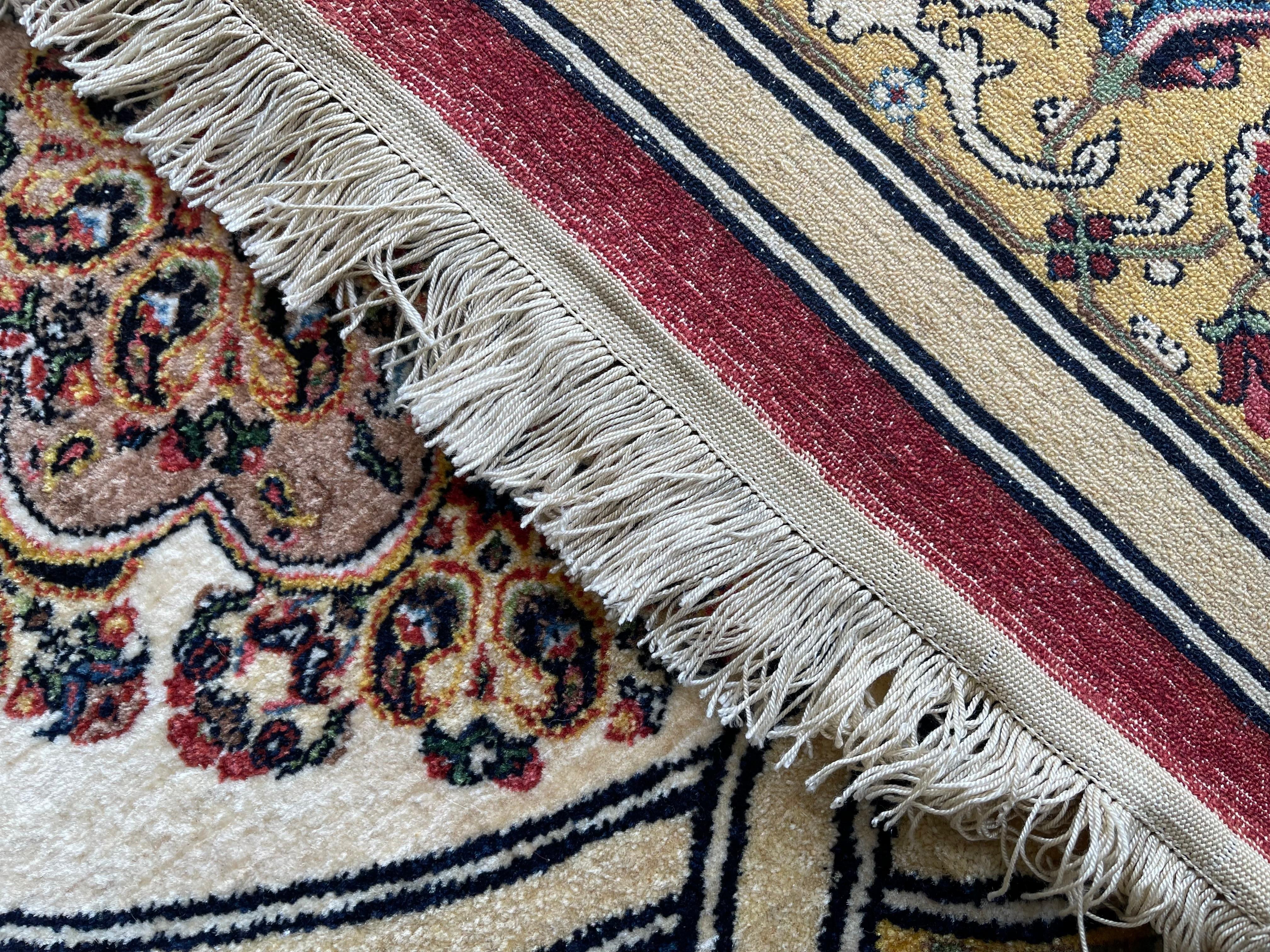 Exklusiver geblümter Teppich, handgewebter Teppich aus Goldseide und Kurk, Kurdischer Orientteppich im Angebot 11
