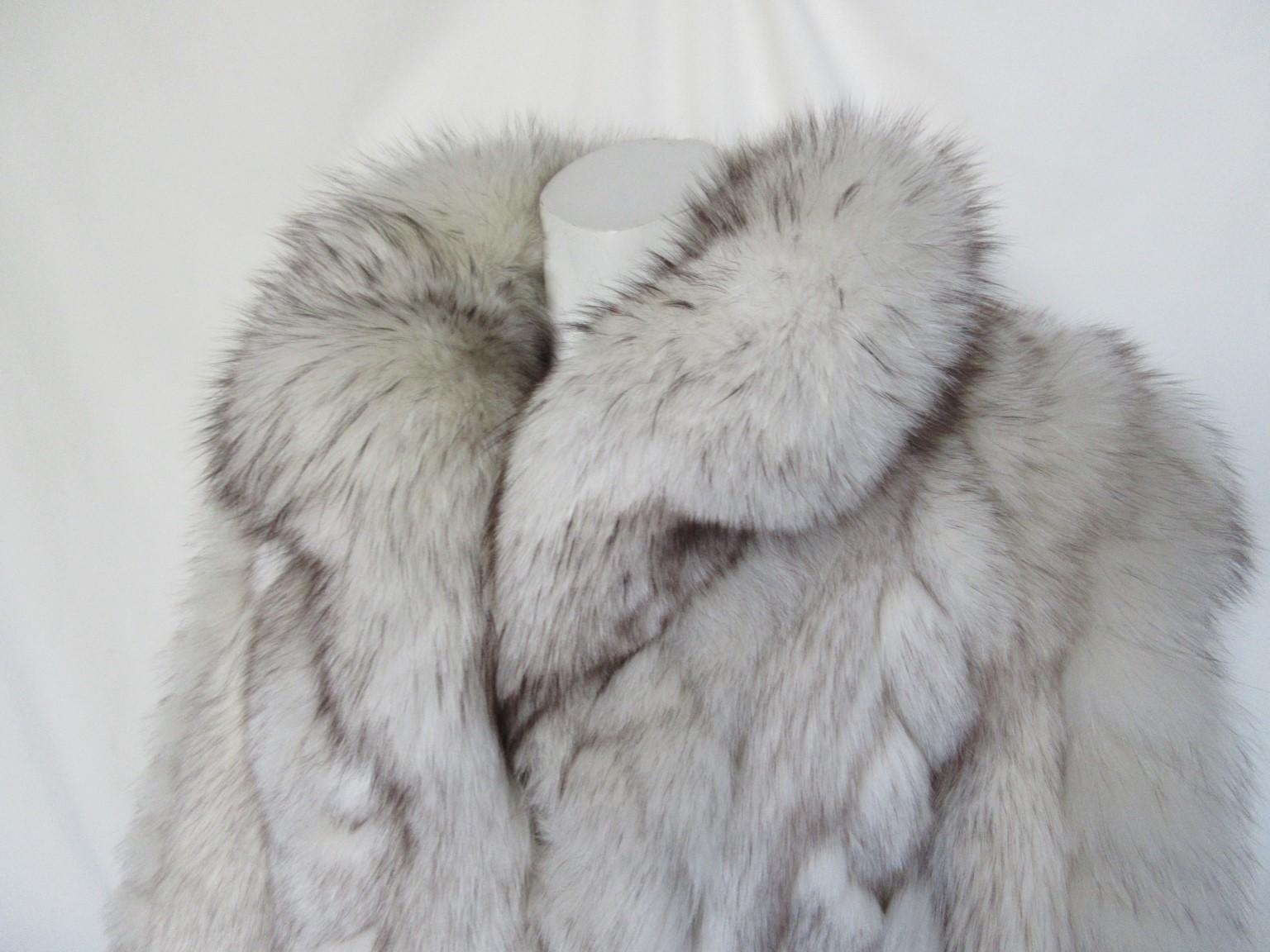 Exclusive Scandinavian white fox fur coat

We offer more exclusive fur items. view our frontstore

 Details:
With 2 pockets and 3 closing hooks 
Fully lined
Fox fur feels very soft
End of sleeves are narrow against the wind
Condition; good fur only