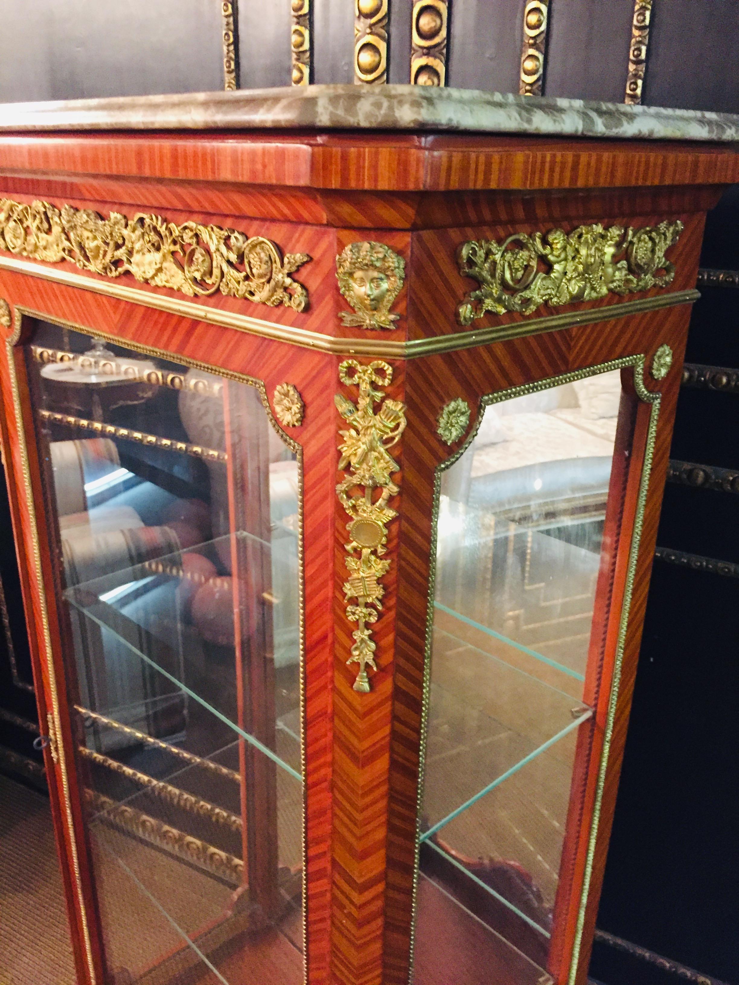 Exclusive French Vitrine in Louis XVI Style Blond Mahogany  8