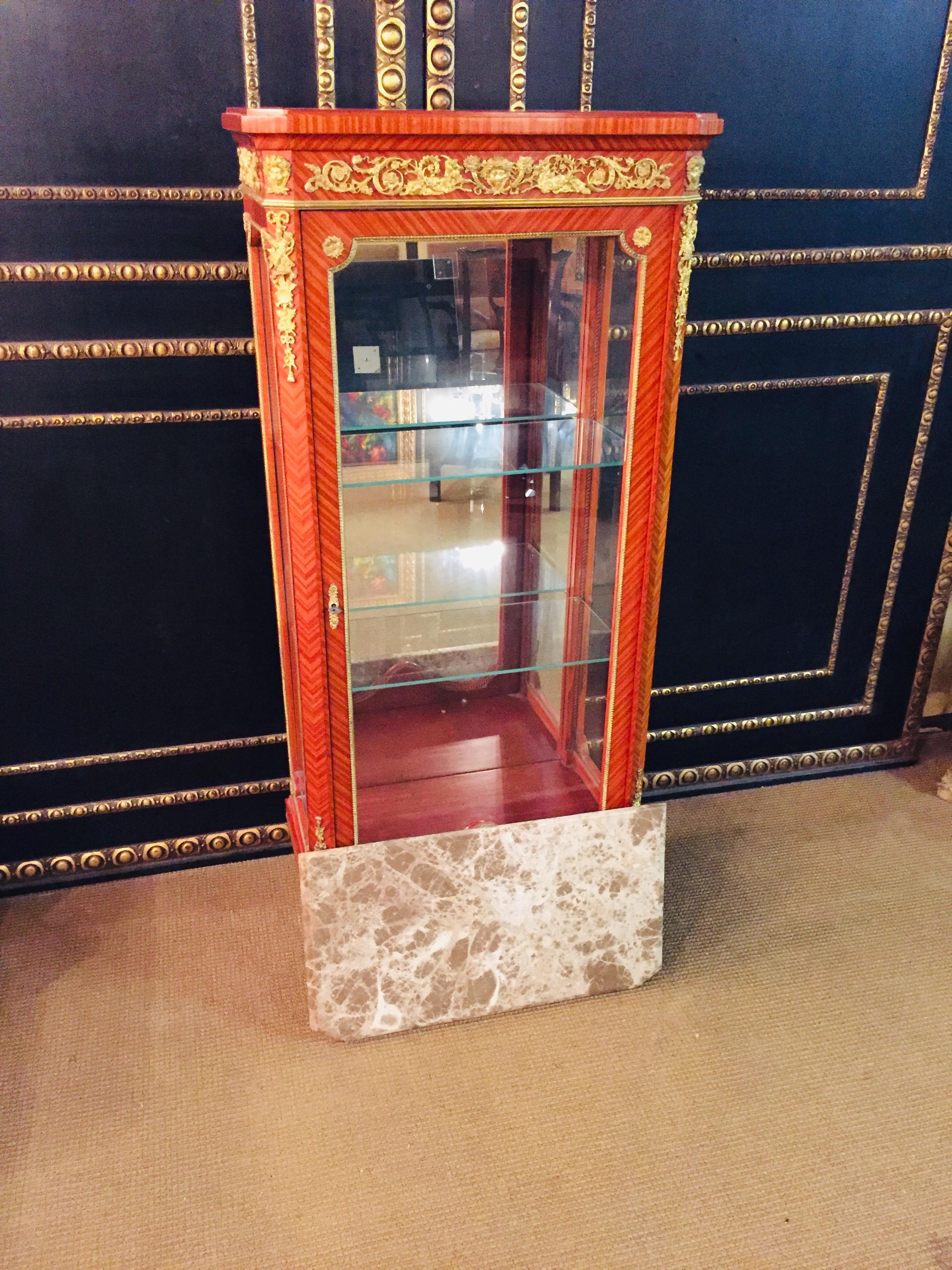 Exclusive French Vitrine in Louis XVI Style Blond Mahogany 11