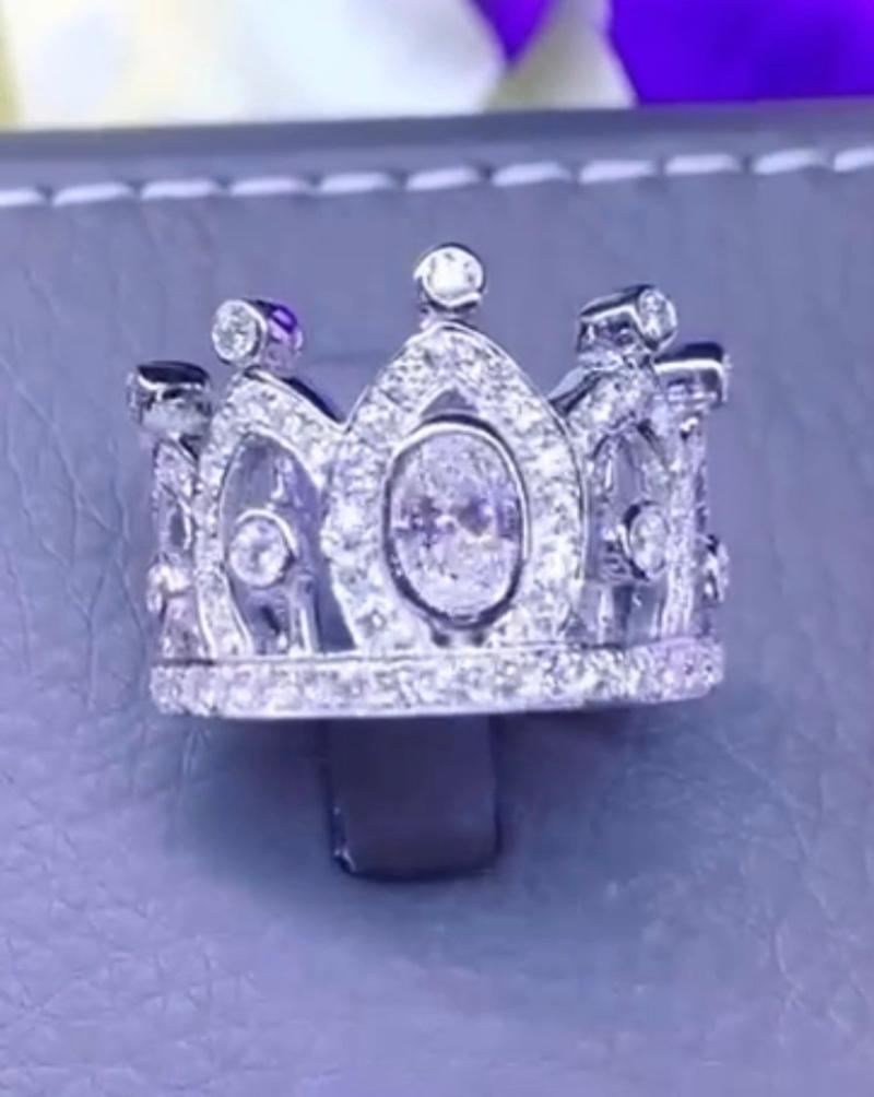 Amazing crown design on ring with GIA certified diamond oval cut ct 0,40 D/VS2 and around diamonds round brilliant cut ct 1,08 F/VS.  
Handmade by artisan goldsmith.
Excellent manufacture.
Complete with GIA report for centre diamond.

Note: on my