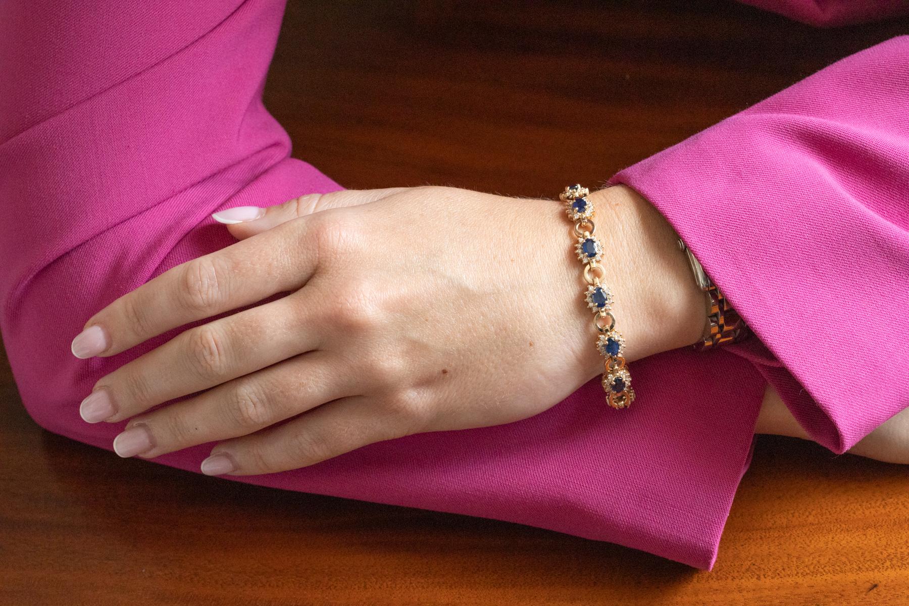 Bracelet exclusif en or avec saphirs et diamants en vente 3