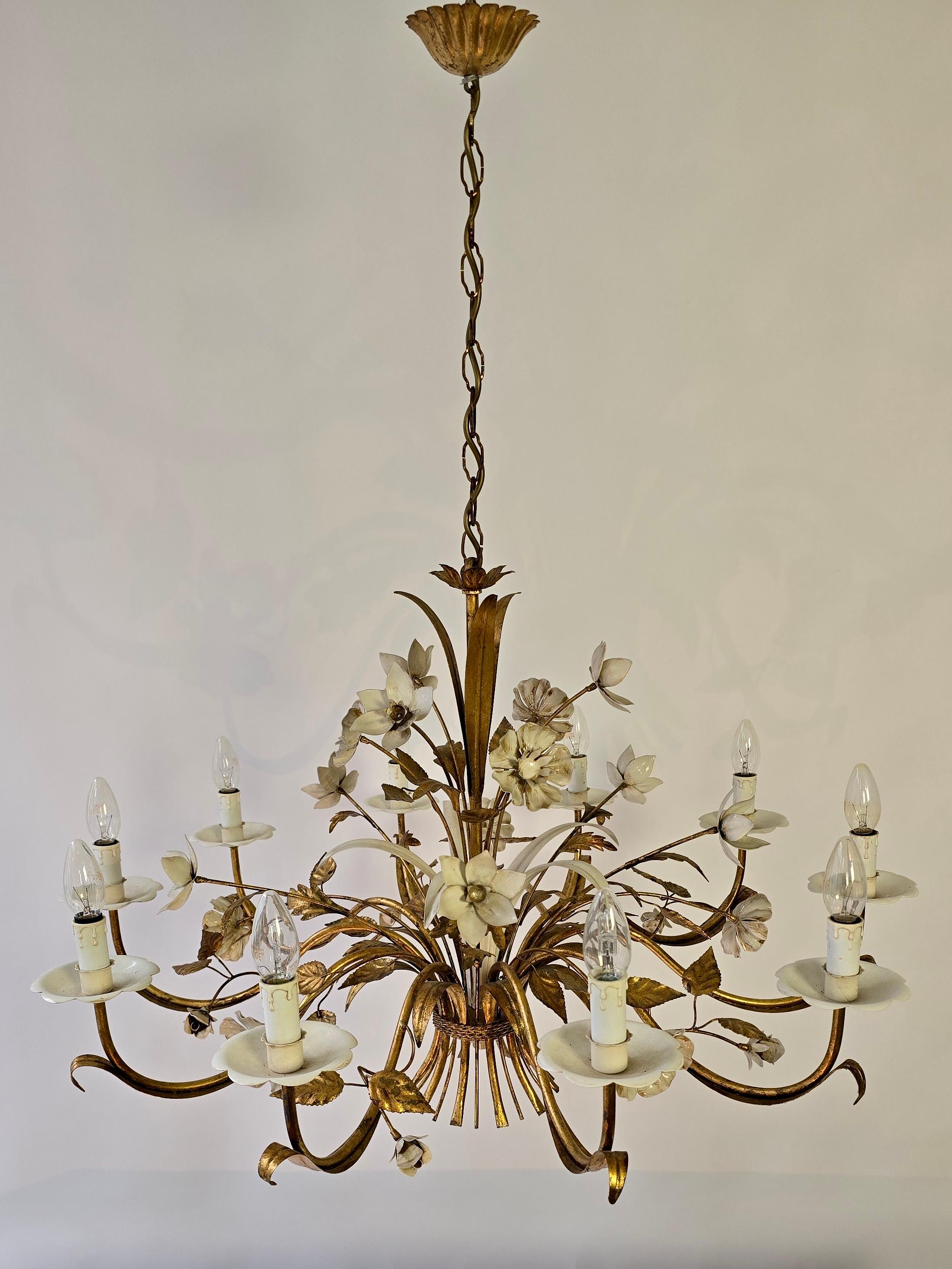 Exclusiva Lámpara Florentina Dorada, Italia - Circa 1970 Regencia de Hollywood en venta