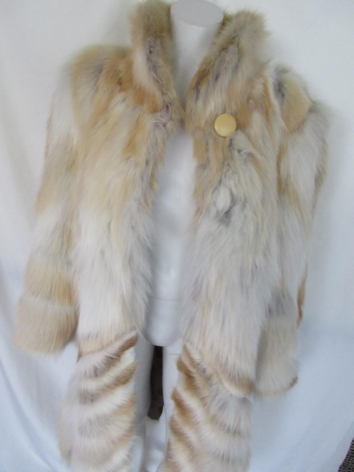 This vintage coat is made of naturel golden island fox fur
Rare to find
Super soft and light weight

View our storefront for more fur coats and other vintage items.

Details:
Fur feels silky, plush, supple and ultra low weight
With 2 pockets, 3