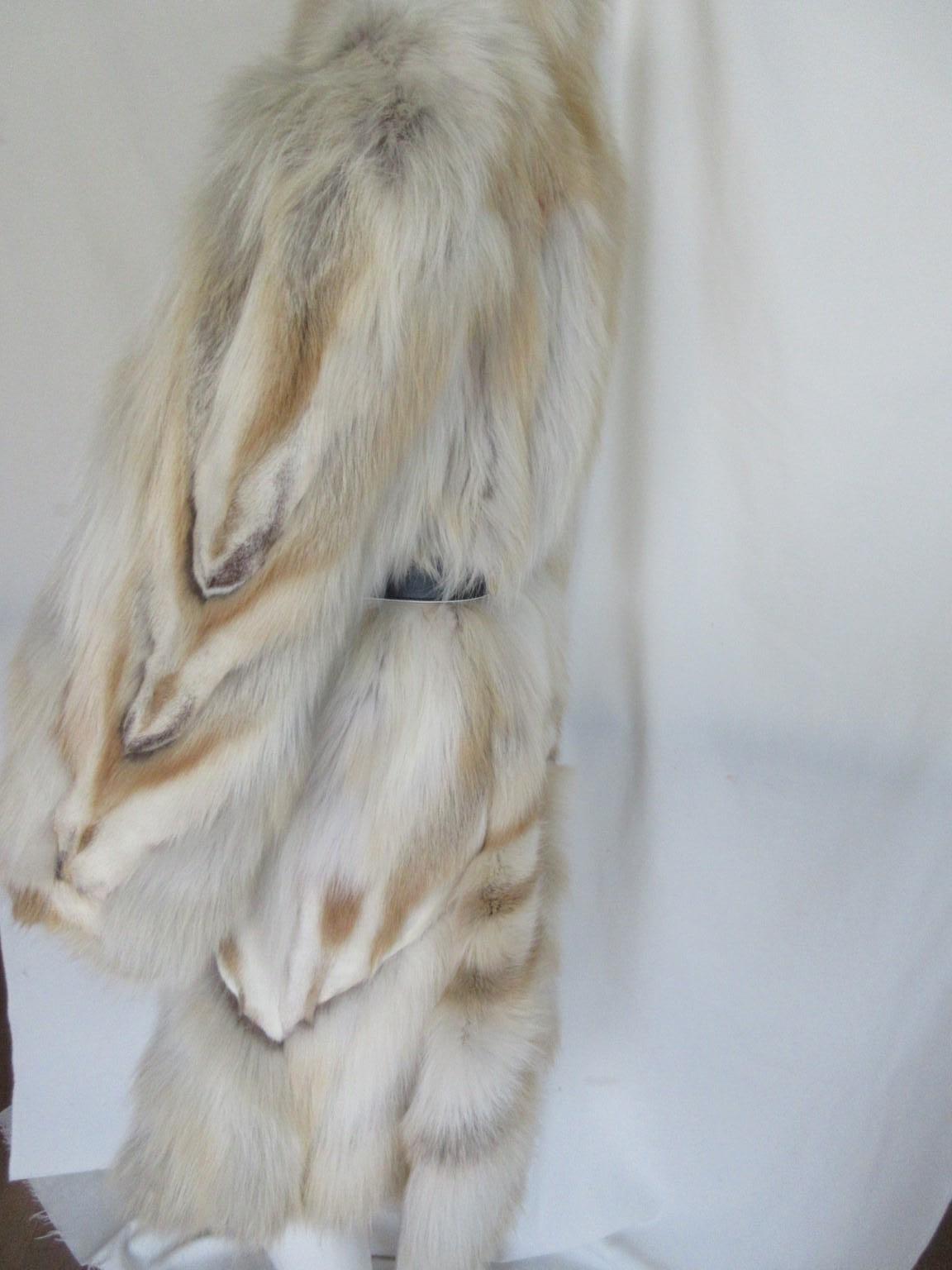 Exclusive Golden Fox Fur Coat In Good Condition For Sale In Amsterdam, NL