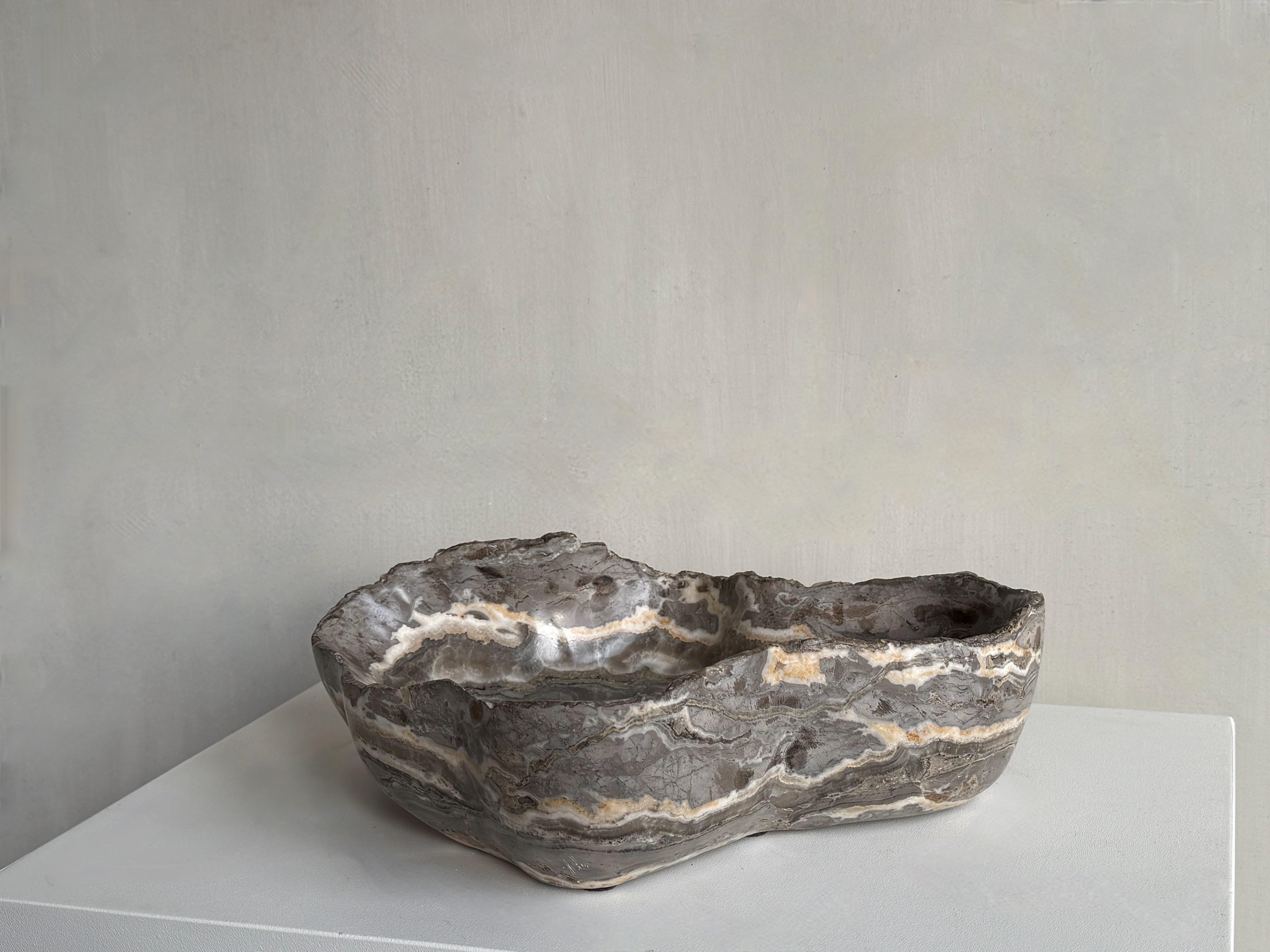 Exclusive Hand-cut marble bowl en vente 2