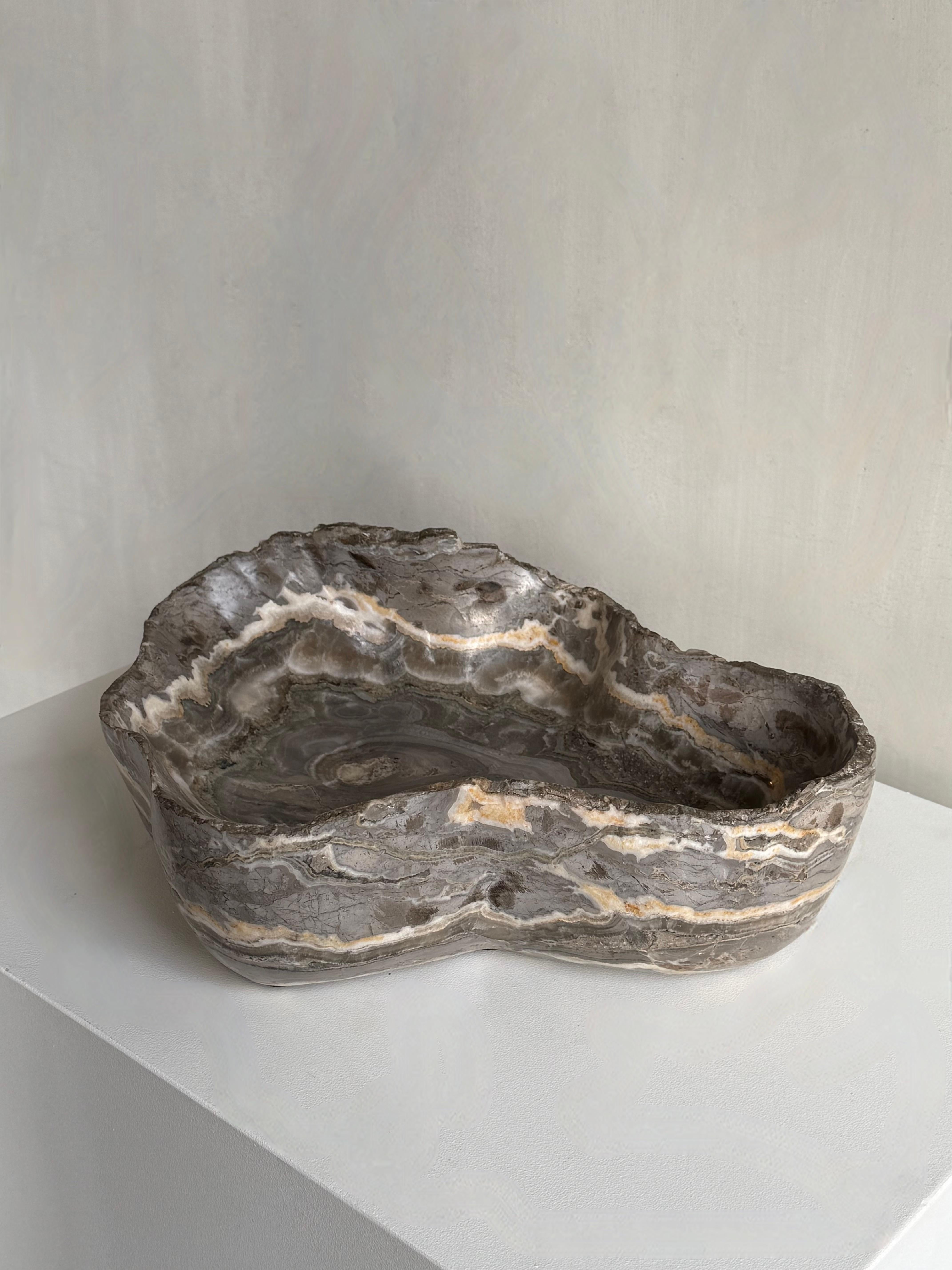 Exclusive Hand-cut marble bowl en vente 1