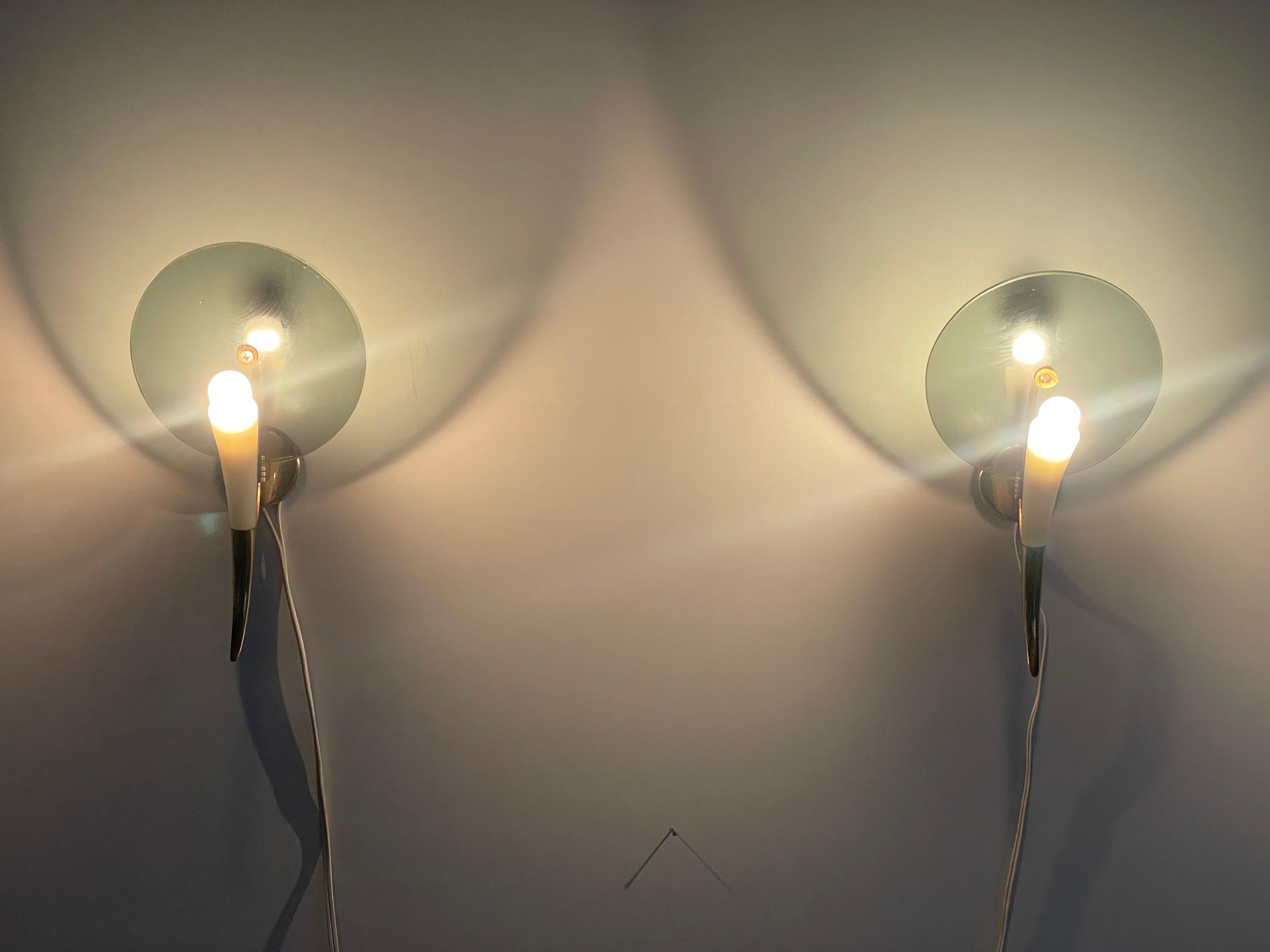 Exclusive Horn-shaped Glass and Brass Pair of Sconces, 1940s, Italy For Sale 4