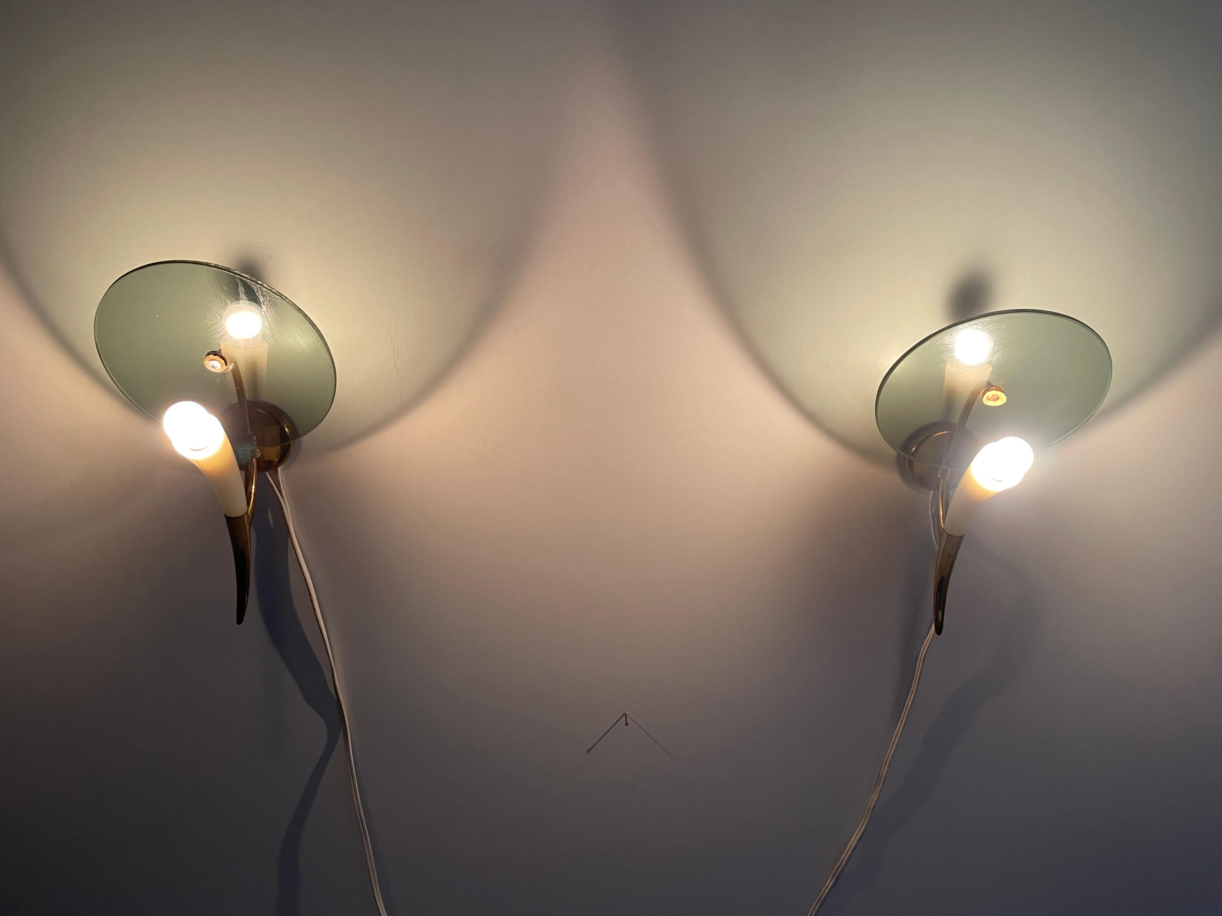 Exclusive Horn-shaped Glass and Brass Pair of Sconces, 1940s, Italy For Sale 7