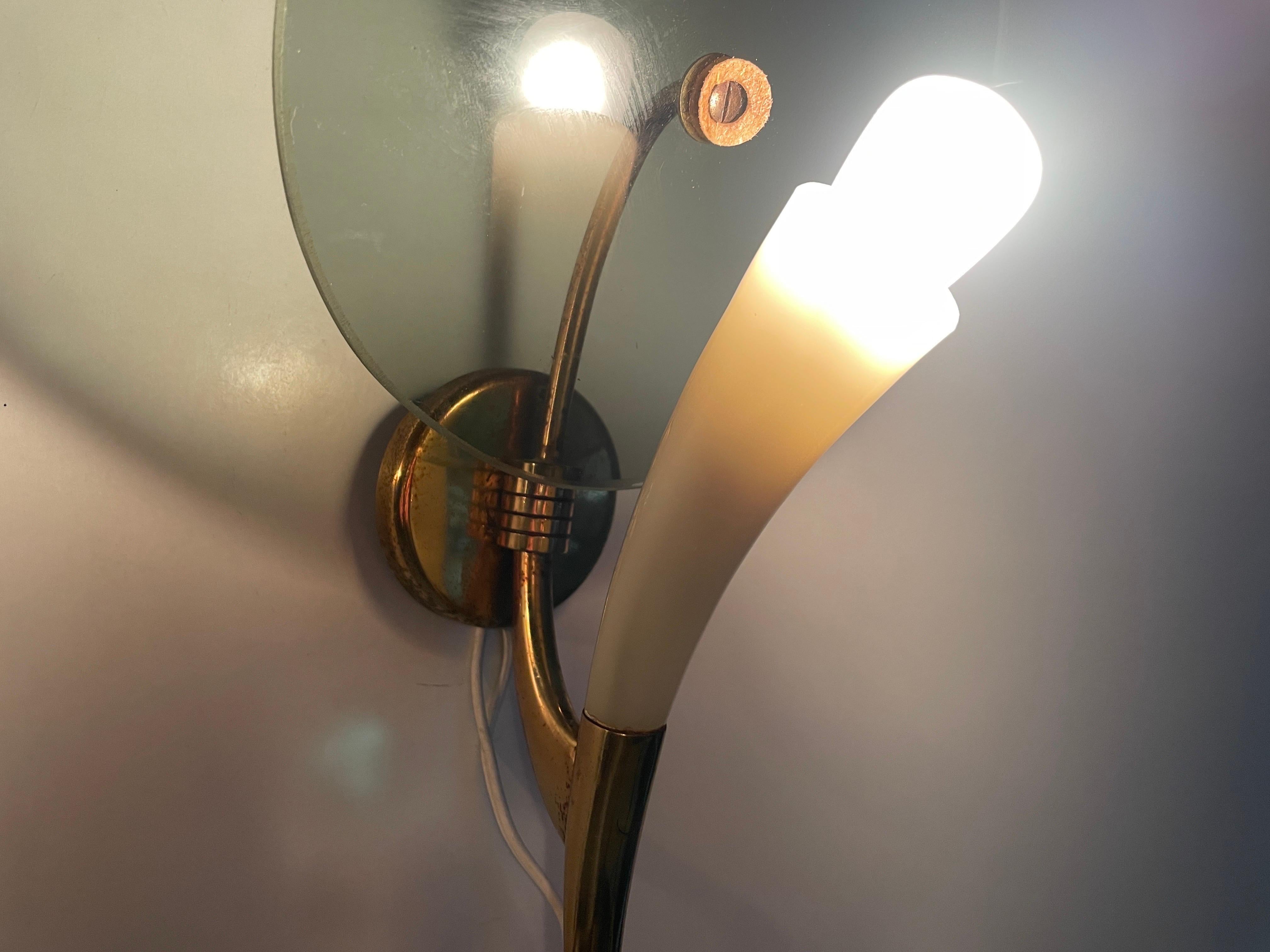 Exclusive Horn-shaped Glass and Brass Pair of Sconces, 1940s, Italy For Sale 9