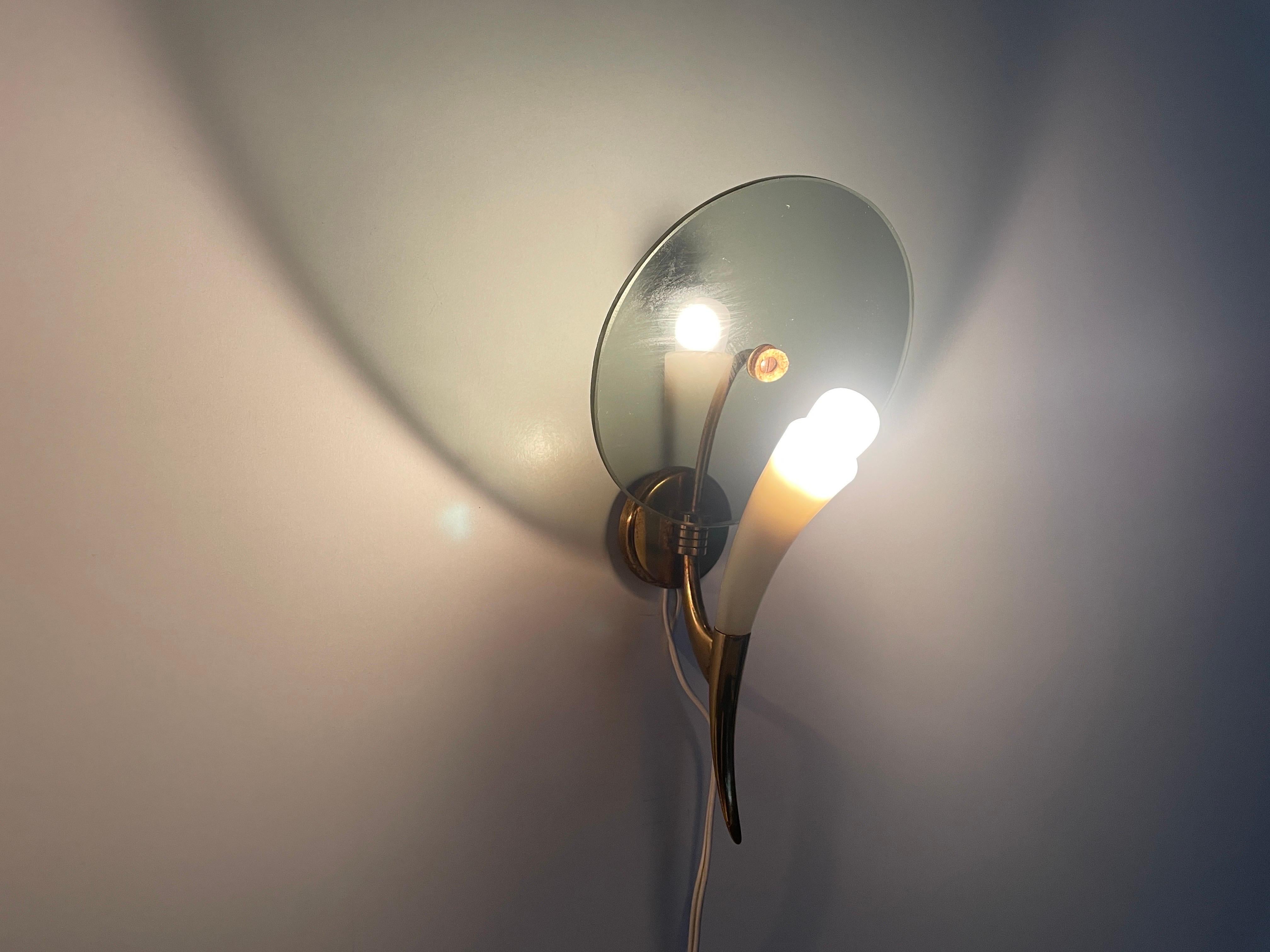 Exclusive Horn-shaped Glass and Brass Pair of Sconces, 1940s, Italy For Sale 11