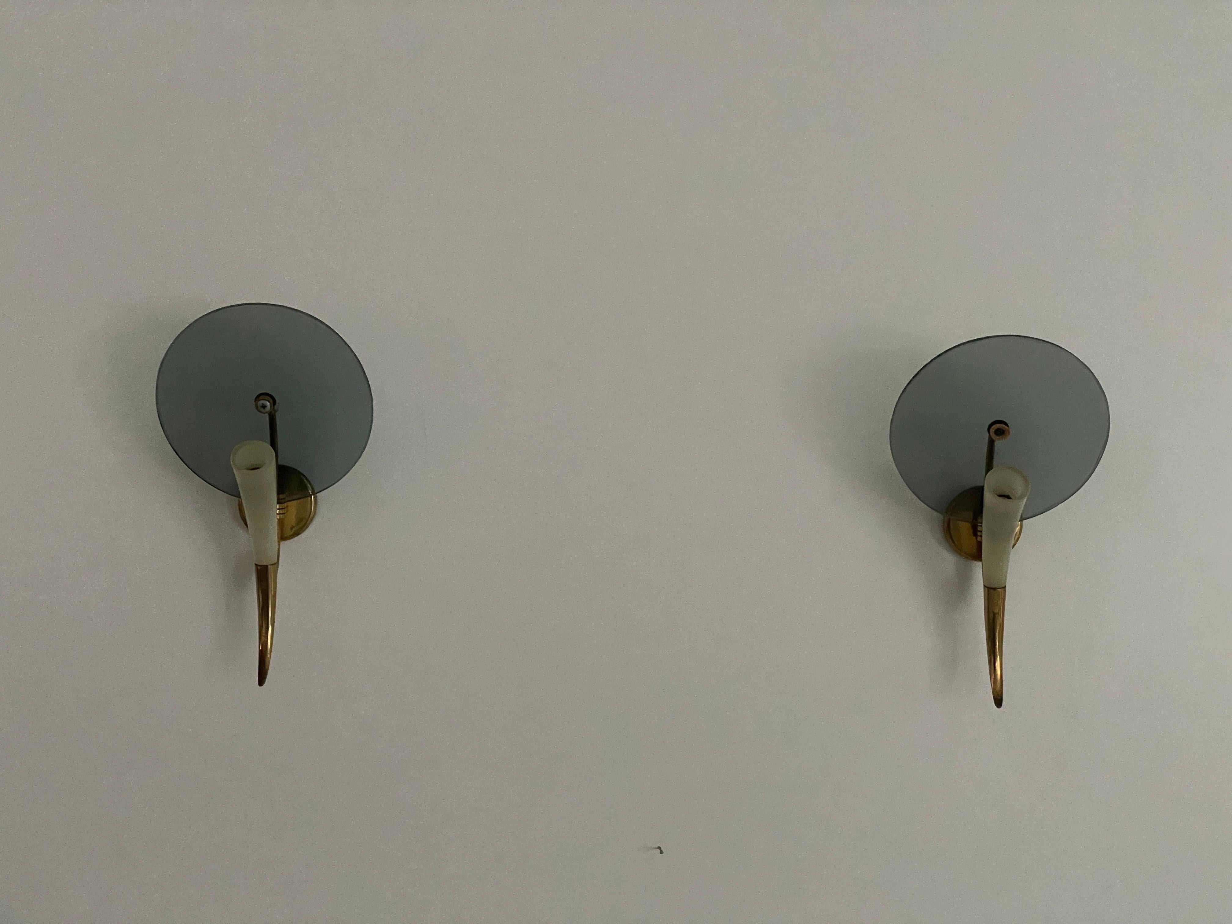 Art Deco Exclusive Horn-shaped Glass and Brass Pair of Sconces, 1940s, Italy For Sale