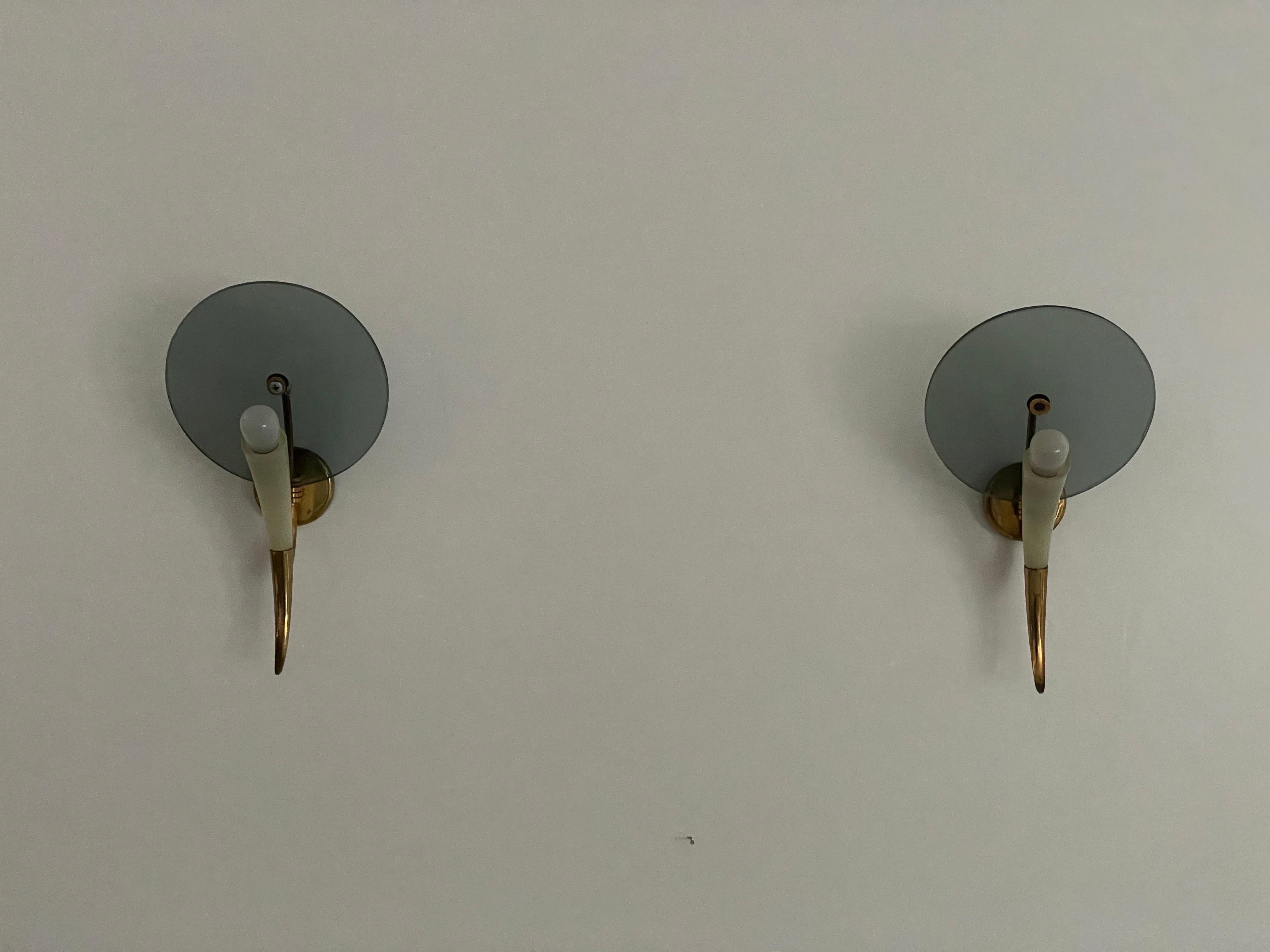 Italian Exclusive Horn-shaped Glass and Brass Pair of Sconces, 1940s, Italy For Sale