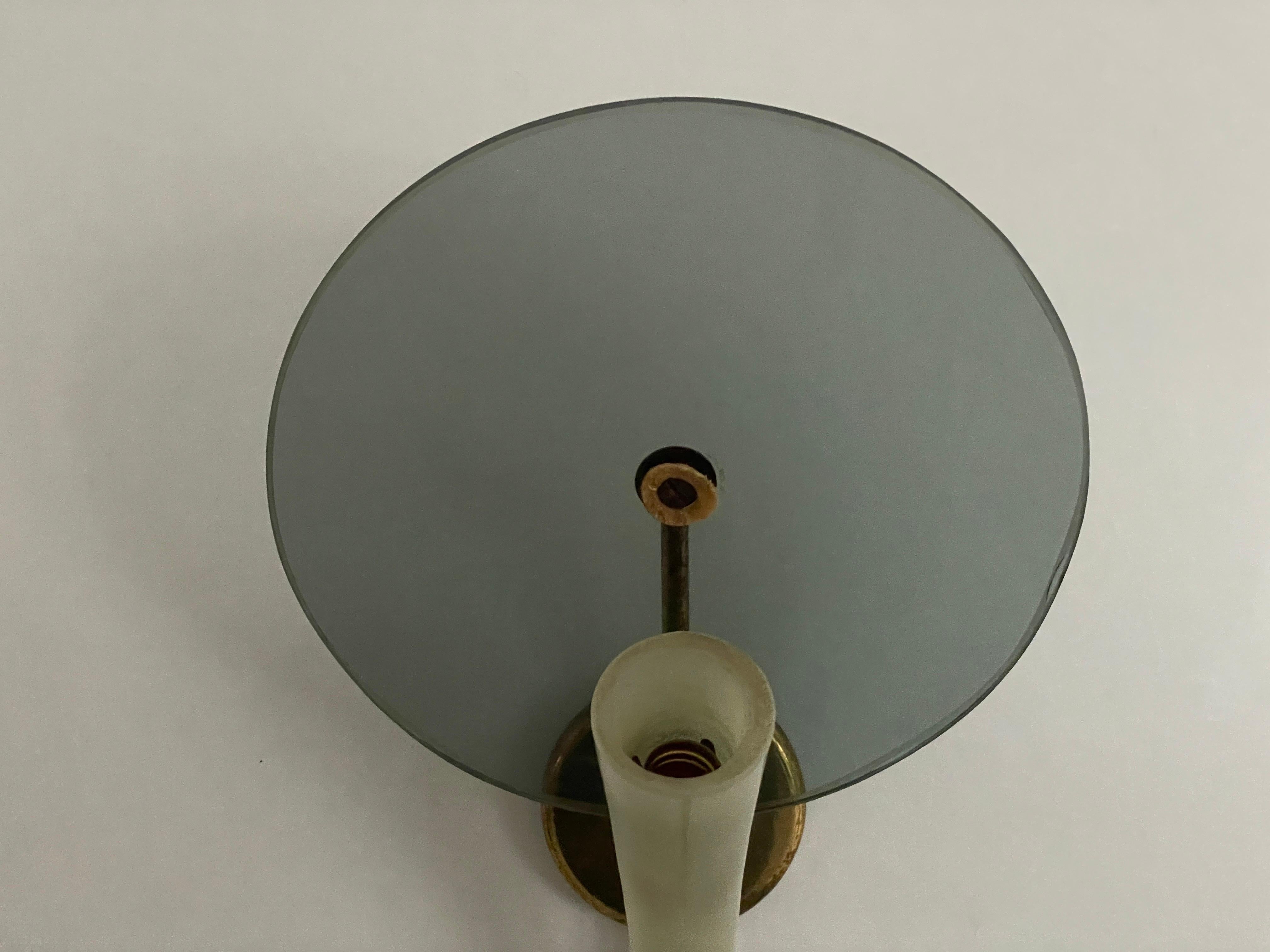 Exclusive Horn-shaped Glass and Brass Pair of Sconces, 1940s, Italy In Excellent Condition For Sale In Hagenbach, DE