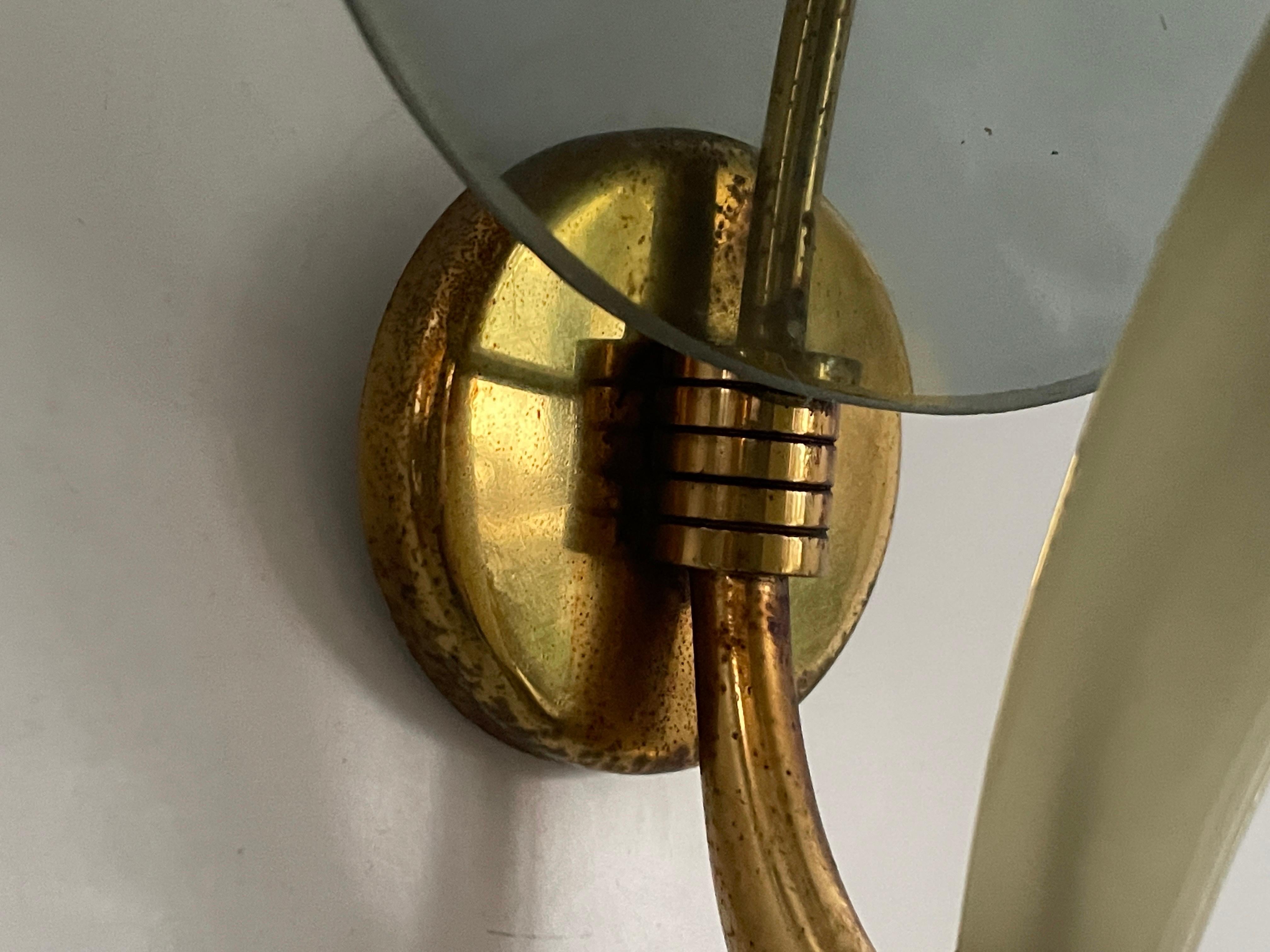 Exclusive Horn-shaped Glass and Brass Pair of Sconces, 1940s, Italy For Sale 1