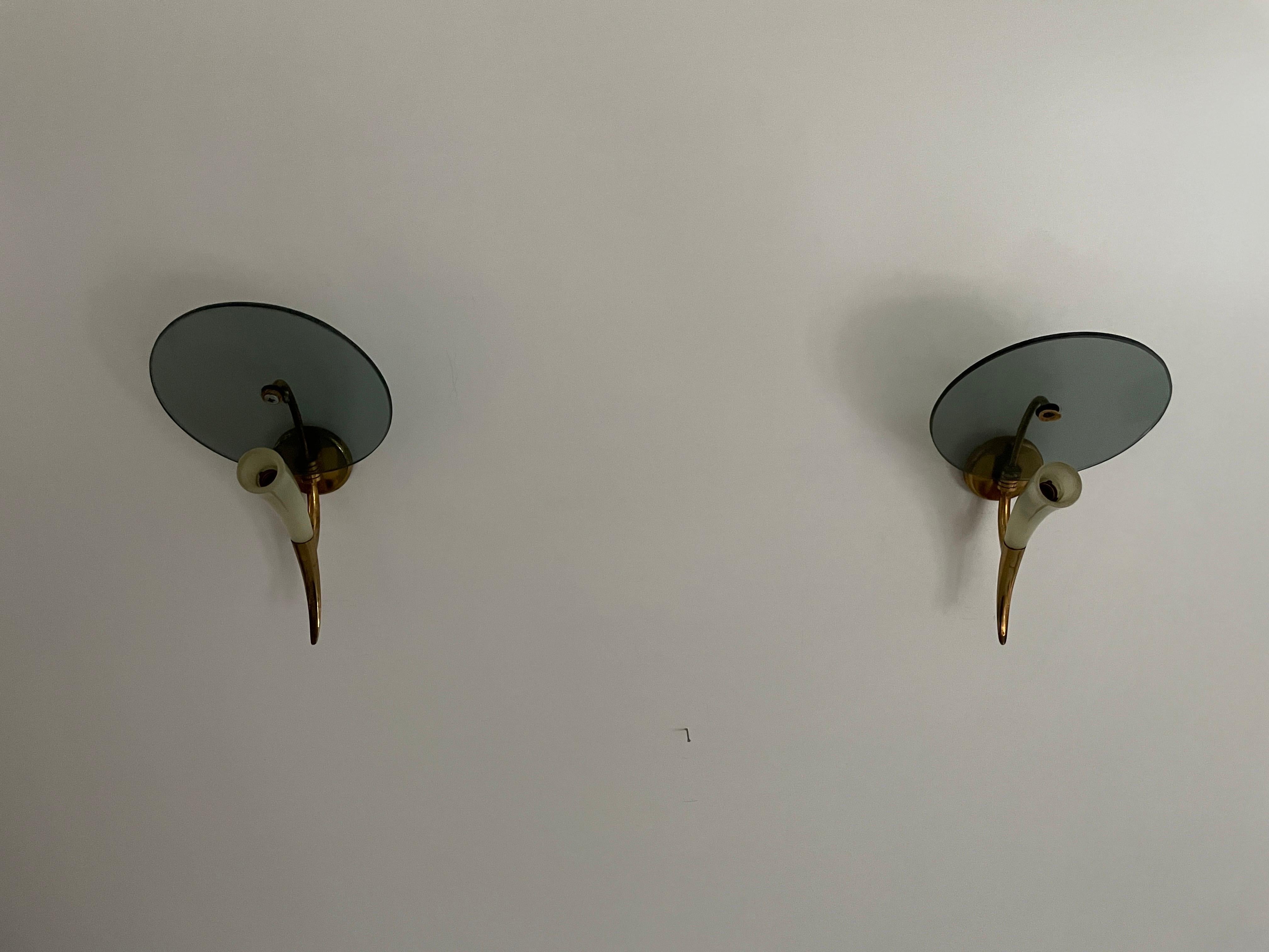Exclusive Horn-shaped Glass and Brass Pair of Sconces, 1940s, Italy For Sale 3